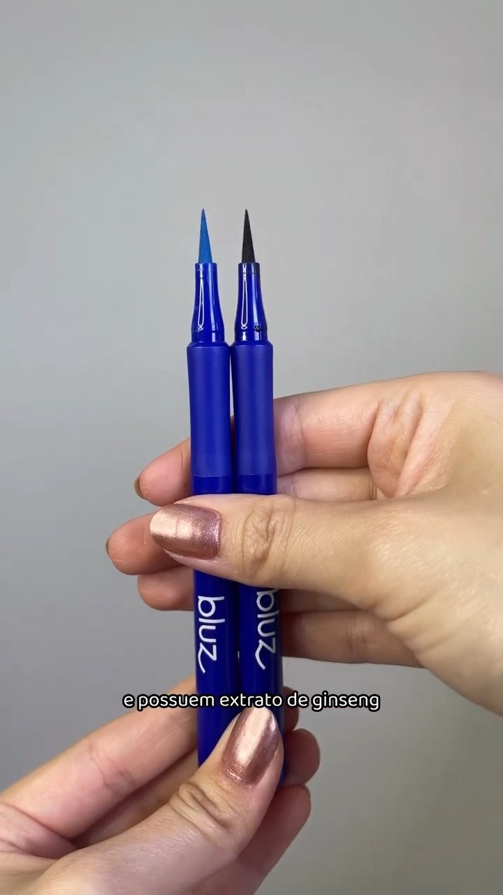 Canetas delineadoras da Bluz, nesse tom de azul único e lindo e no tom preto. São super resistentes a água e você consegue um traço super fino com elas, como também grosso. 
#CreatorNovemberLTK #TeoriaNaPraticaLTK

#LTKbrasil #LTKbeauty