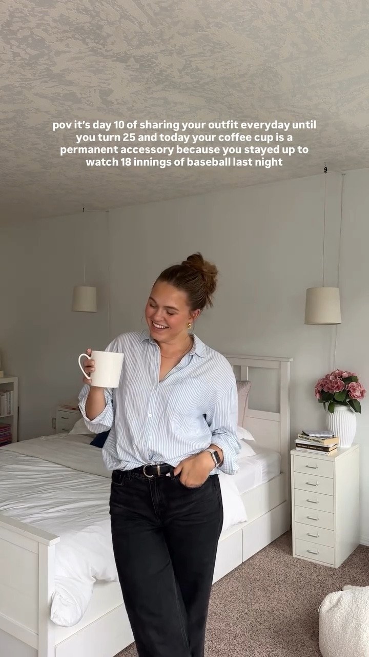 day 10/25 || buckling up for another night of baseball tonight!!! GOOO JAYSSS 💙💙

#wfhstyle #outfitoftheday #bluejays #worldseries #workfromhomeoutfit #outfitinmotion