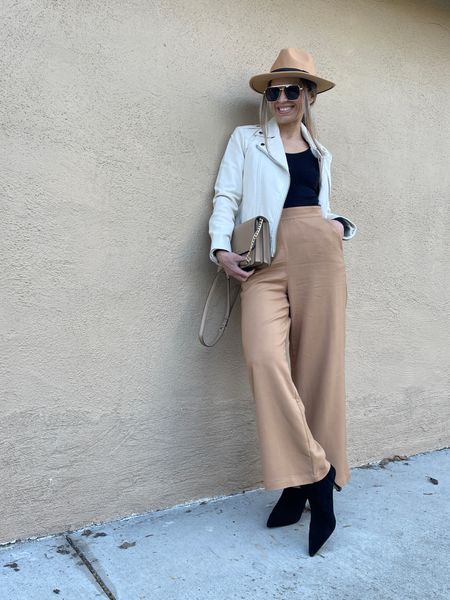 Size down in wide leg culotte pants. They run big.
My black long sleeve t shirt is such a high quality. I love how soft it is. True to size.
Code Refresh-15 fot 15% off until 3/1



Everyday style workwear work outfit camel pants black tee spring outfit


#LTKstyletip #LTKSeasonal #LTKFind