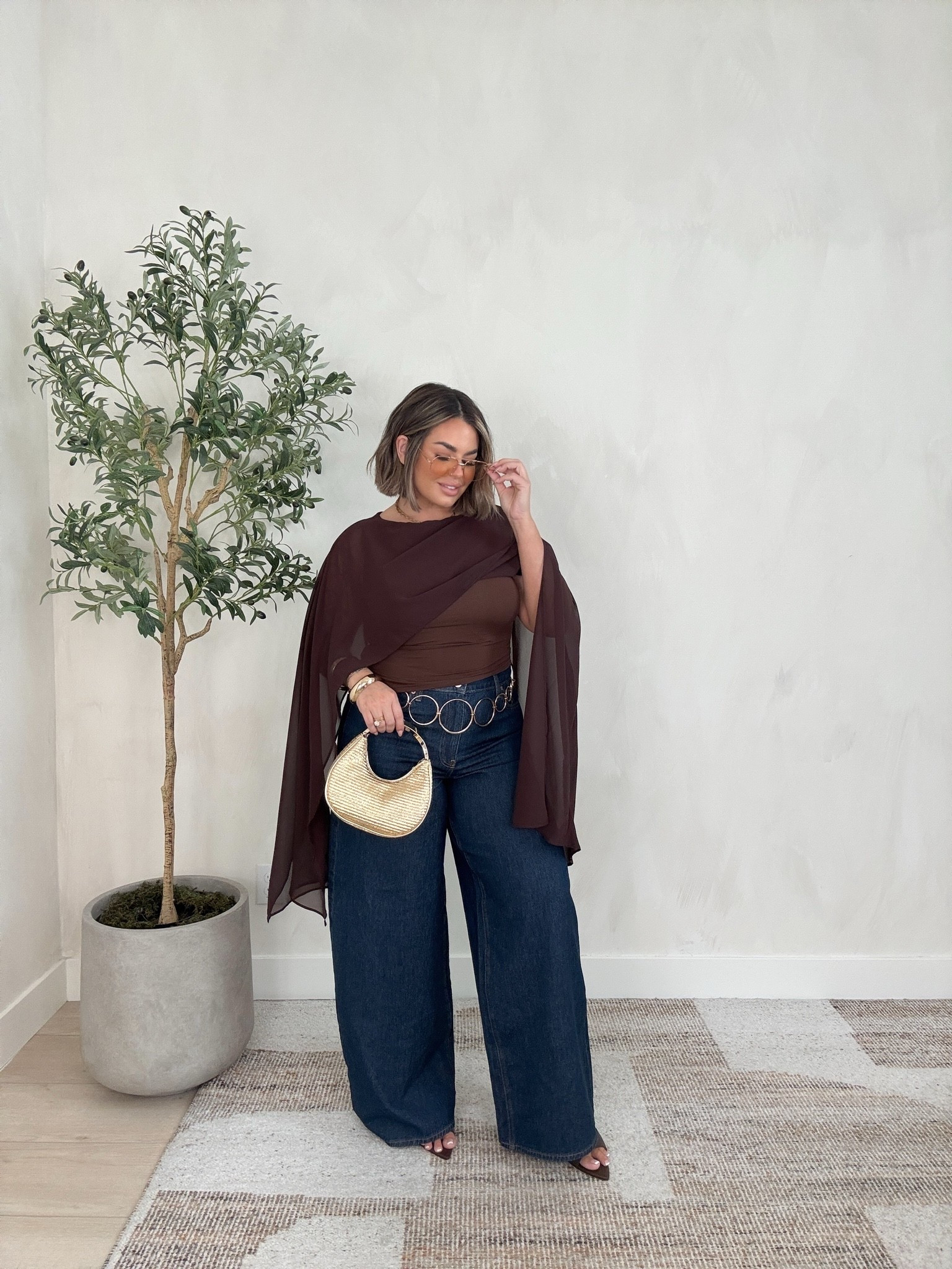 Top L 
Jeans 31 Long I love these have them in 3 washes.
Belt largest size from Zara but also linked similar option incase it’s sold old. 
Heels I highly recommend they are so comfy to walk in and perfect for wide leg jeans