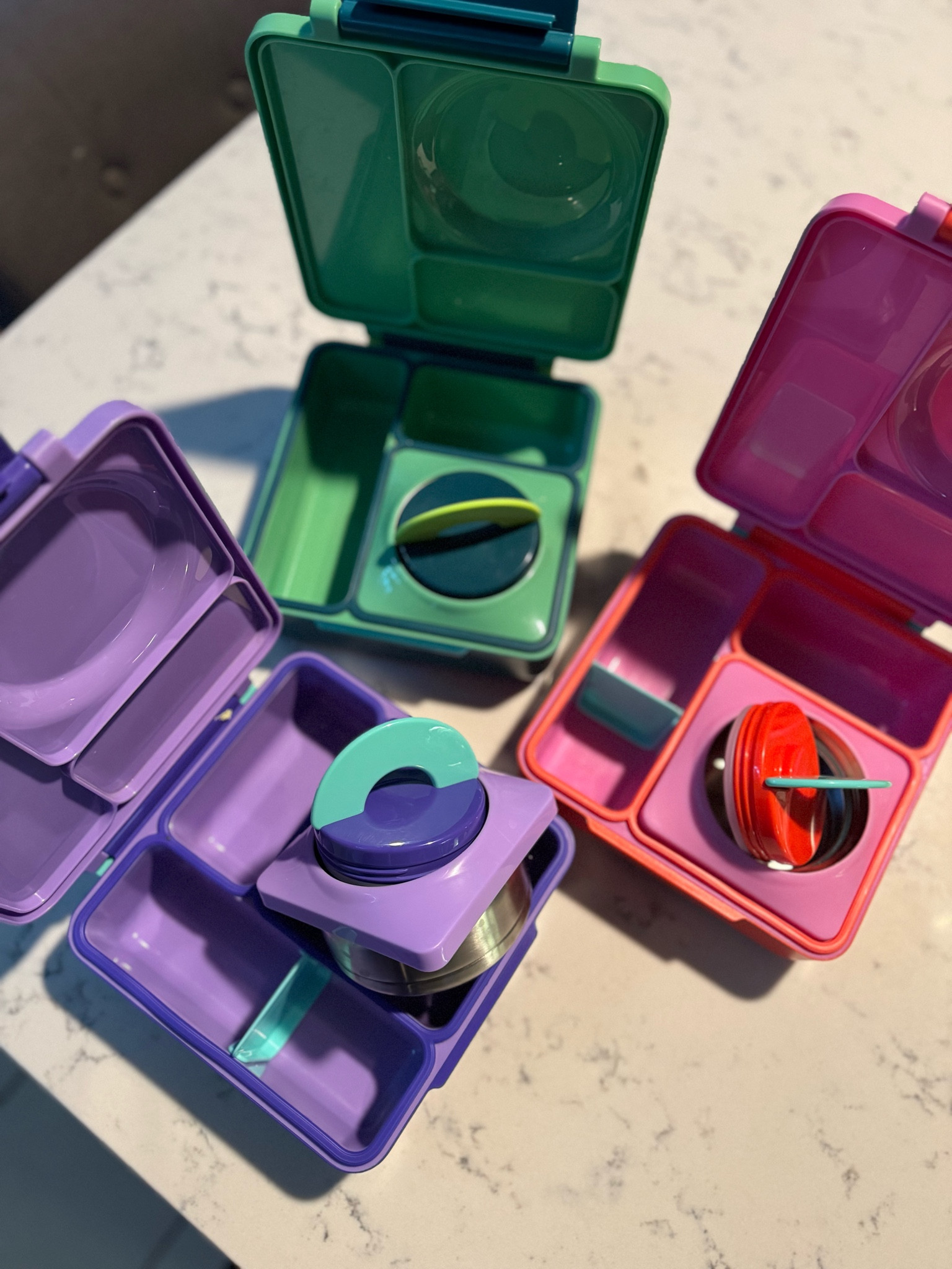 Best Children Lunch boxes I have used so far! Cleans well you can actually take off the protective part and really clean the box : keeps food warm, and doesn't leak and doesn't leave behind the food smells. 