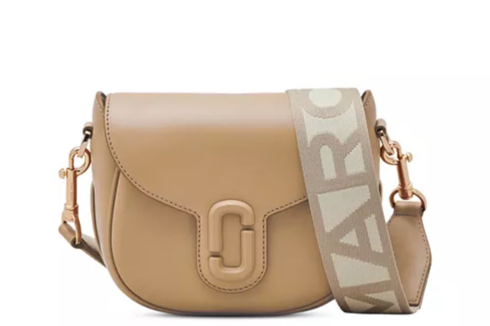 Ugghh I’ve never been a huge fan of saddle bags but this Marc Jacobs crossbody has me reconsidering the Gucci sunglasses that I wanted. Decisions, decisions.

The size looks decent too and that’s coming from someone that carries bigger bags. 

I’ve linked the best deal I can find on it so far. 

#LTKHoliday #LTKCyberWeek #LTKGiftGuide