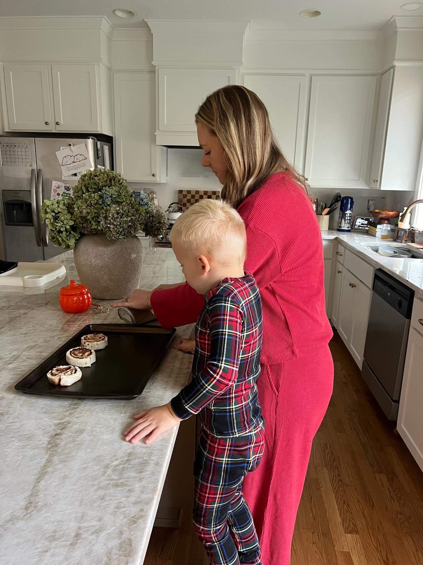 cozy mornings in @gap family pajamas ❤️🧸

#HowYouWearGap #GapCreator #ad