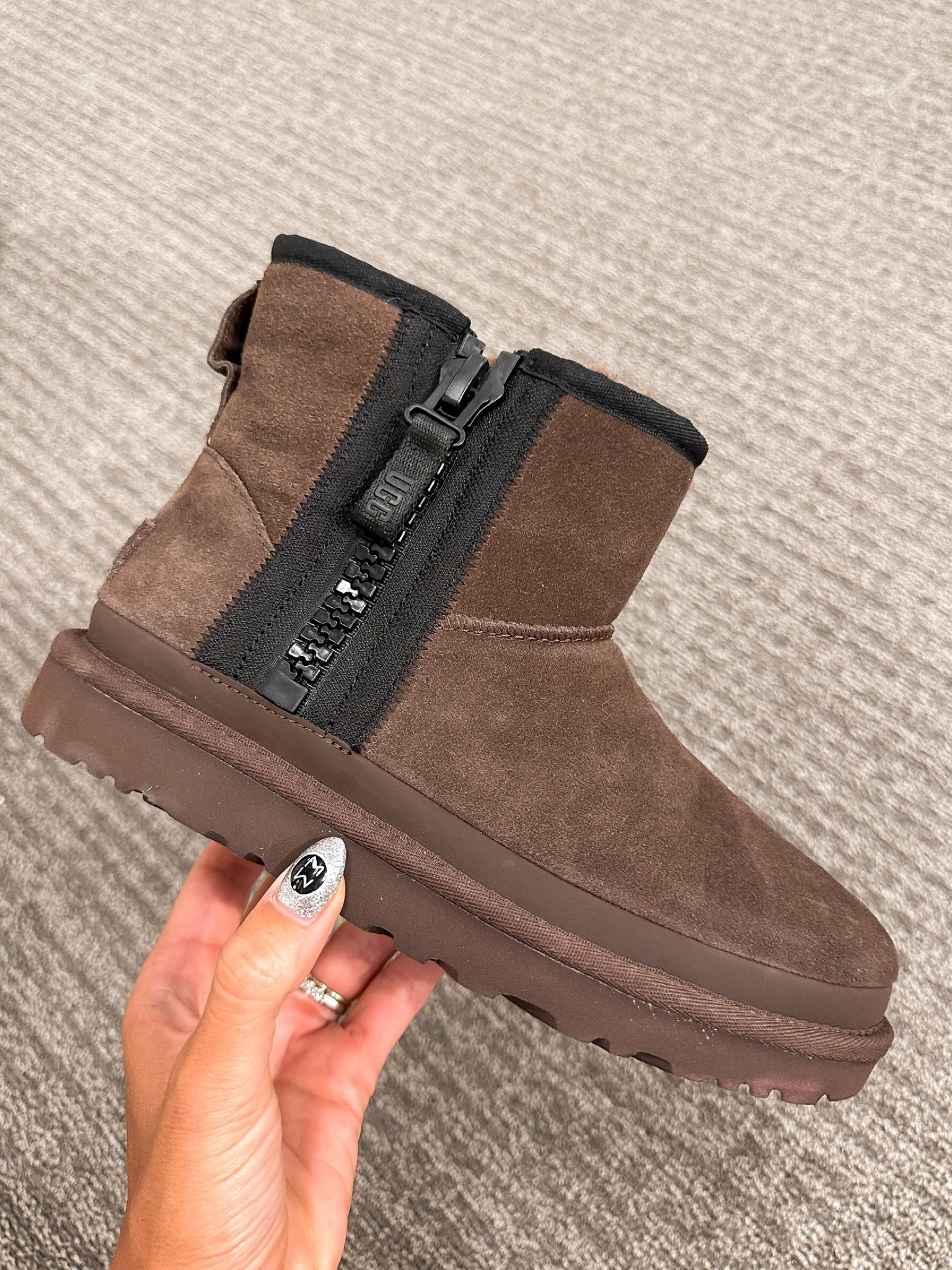 Ugg boots with outlet zip