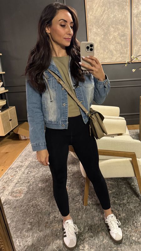 OOTD

Outfit of the day-casual style-casual fit-Amazon find-Amazon must have-true to size-affordable jewelry-comfortable sneakers-Adidas-denim jacket-jacket with hoodie

#LTKSeasonal #LTKstyletip