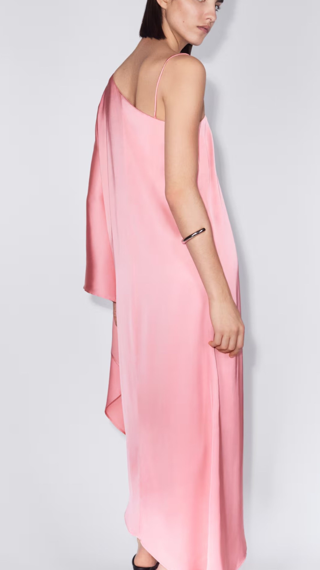 H&M great find
ONE-SHOULDER SATIN KAFTAN DRESS