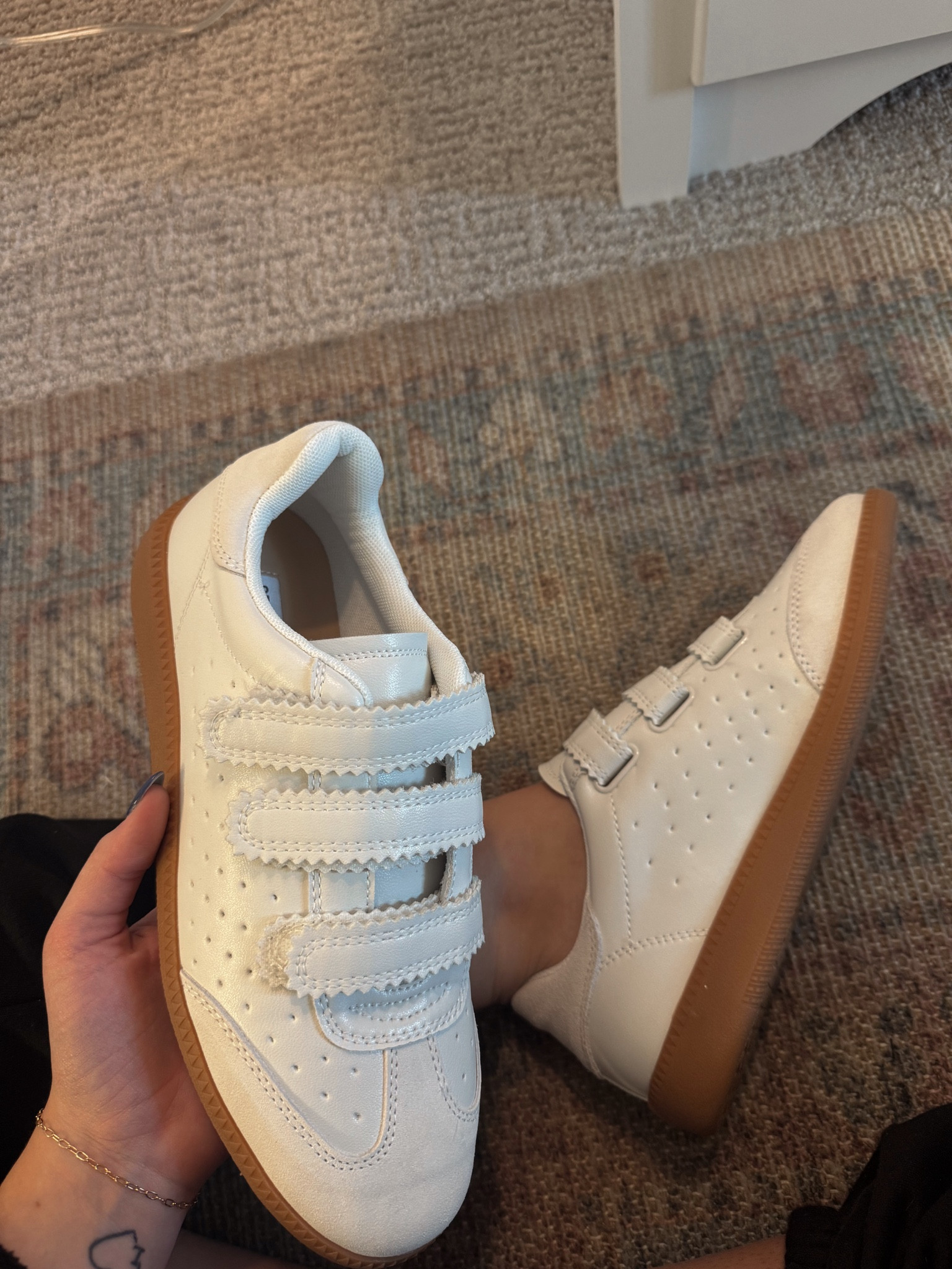 Obsessed with these white sneakers!

#LTKShoeCrush #LTKGiftGuide #LTKFindsUnder100