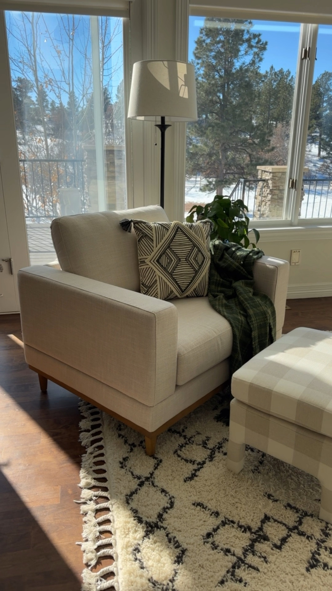 10/10 on this chair from Walmart!! Great size and super comfy. There’s also a matching ottoman which I have linked here. 


Sarah Joy, living room,  wide arm chair, dupe, bedroom chair 

#LTKWatchNow #LTKHome