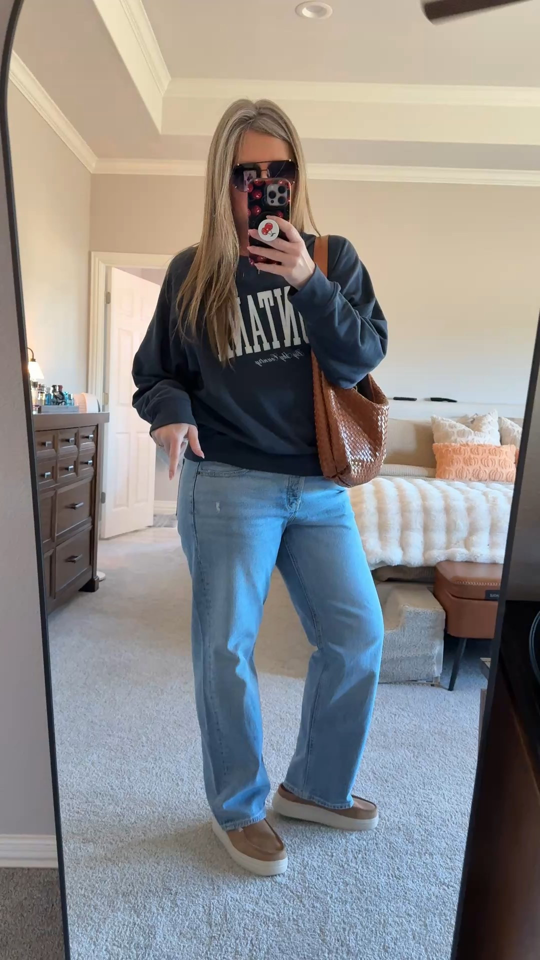 I can’t get enough of these slouchy Jean from Old Navy!! Mom jeans and I’m not even a mom 🤭 lighter wash Jean and they’re button fly 

#LTKMidsize #LTKStyleTip #LTKSaleAlert