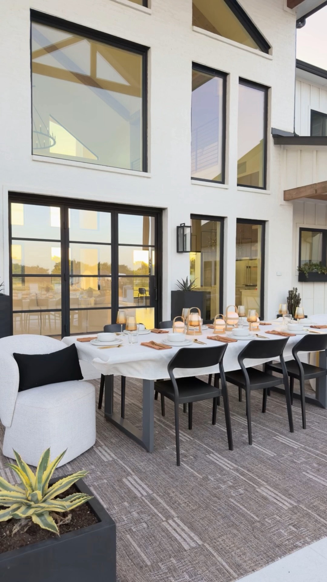 #Ad A little fall refresh for our outdoor spaces. I pulled together a few of my favorite @wayfair finds for outdoor dining, plus an outdoor rug that has been a year-round favorite and feels especially perfect with the warmer tones this time of year.

Shop all of the pieces from this fall refresh right here through my LTK. #wayfair #WayfairPartner