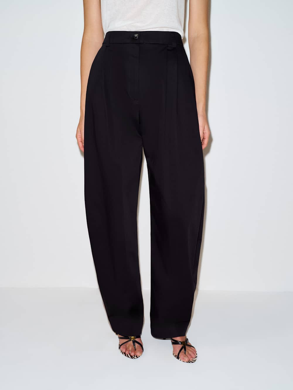 Oria Barrel Leg Pant | Reformation (Global)