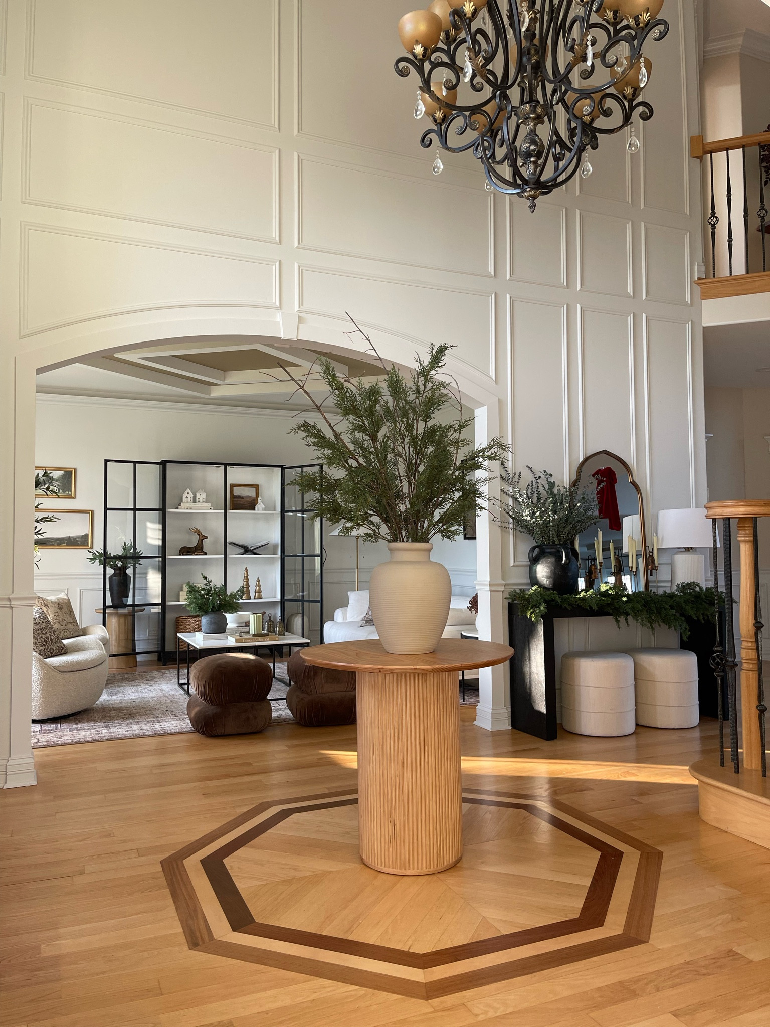 Foyer details for the Holidays (part two) ✨ 

Foyer
Foyer table
Holidays
Christmas tree
Holiday decor
Christmas
Holiday
Entryway table
Console table
Round table
Foyer details
Foyer design
Ottoman
Sofa
Living room
Display cabinet
Home decor
Home styling
Interior styling


#LTKSeasonal #LTKHoliday #LTKGiftGuide