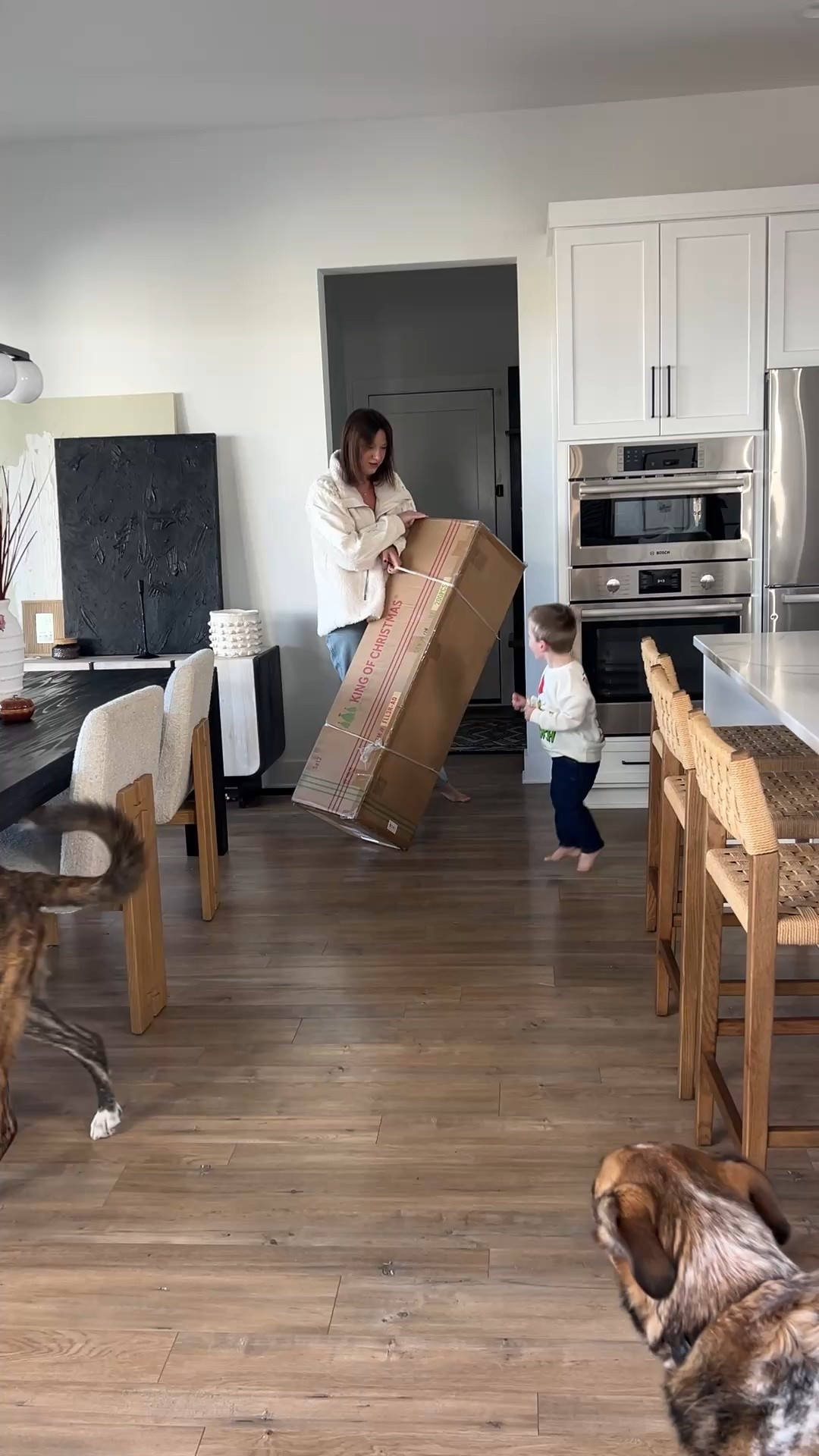 November 1st means our new tree comes out of the box! Absolutely LOVE this tree - it’s so realistic and has all the twinkling lights you need 🎄💫✨

Christmas decor, Christmas tree, Christmas decorating, neutral Christmas 

#LTKHoliday #LTKSeasonal