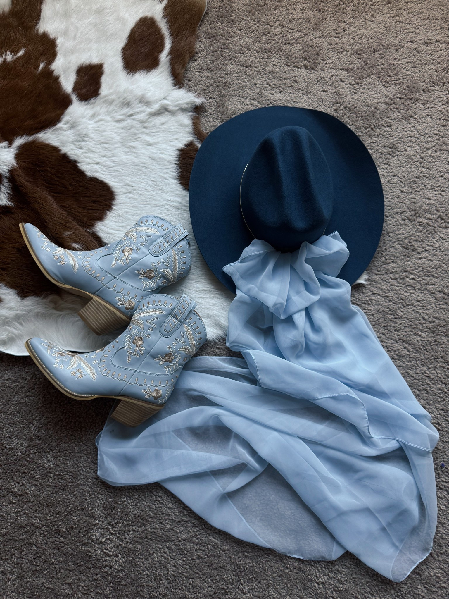 A fun way to incorporate “something blue” 🩵

#LTKWedding #LTKStyleTip #LTKFindsUnder100