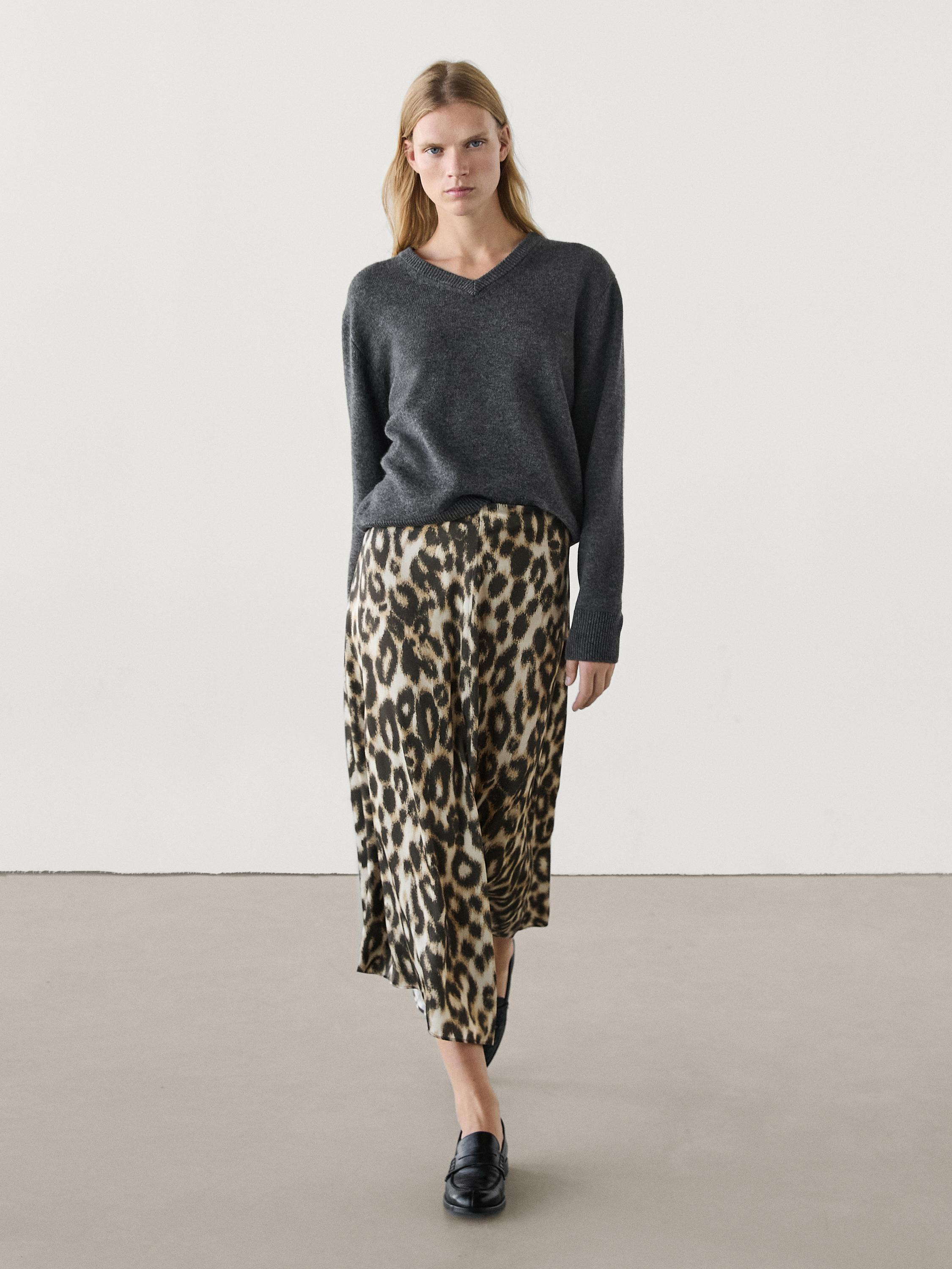 Langer Rock aus einem Ensemble mit Animalprint  79,95 € Langer ausgestellter Rock. Leopardenpri... | Massimo Dutti DE