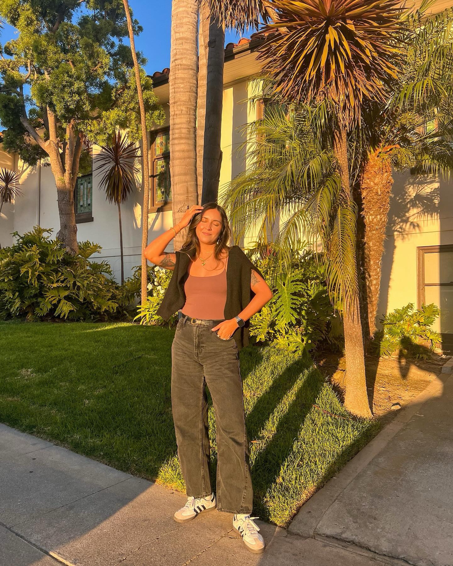 I’ve given in to the barrel Jean trend and I’m obsessed 🤌🏽
.
.
.
Barrel jeans, barrel jean outfit, gap jeans, fall fashion, fall outfit, fall ootd, fall aesthetic, fall outfit inspo, casual fashion, casual ootd, casual outfit, Pinterest aesthetic, adidas, Pinterest inspired, Latina creator