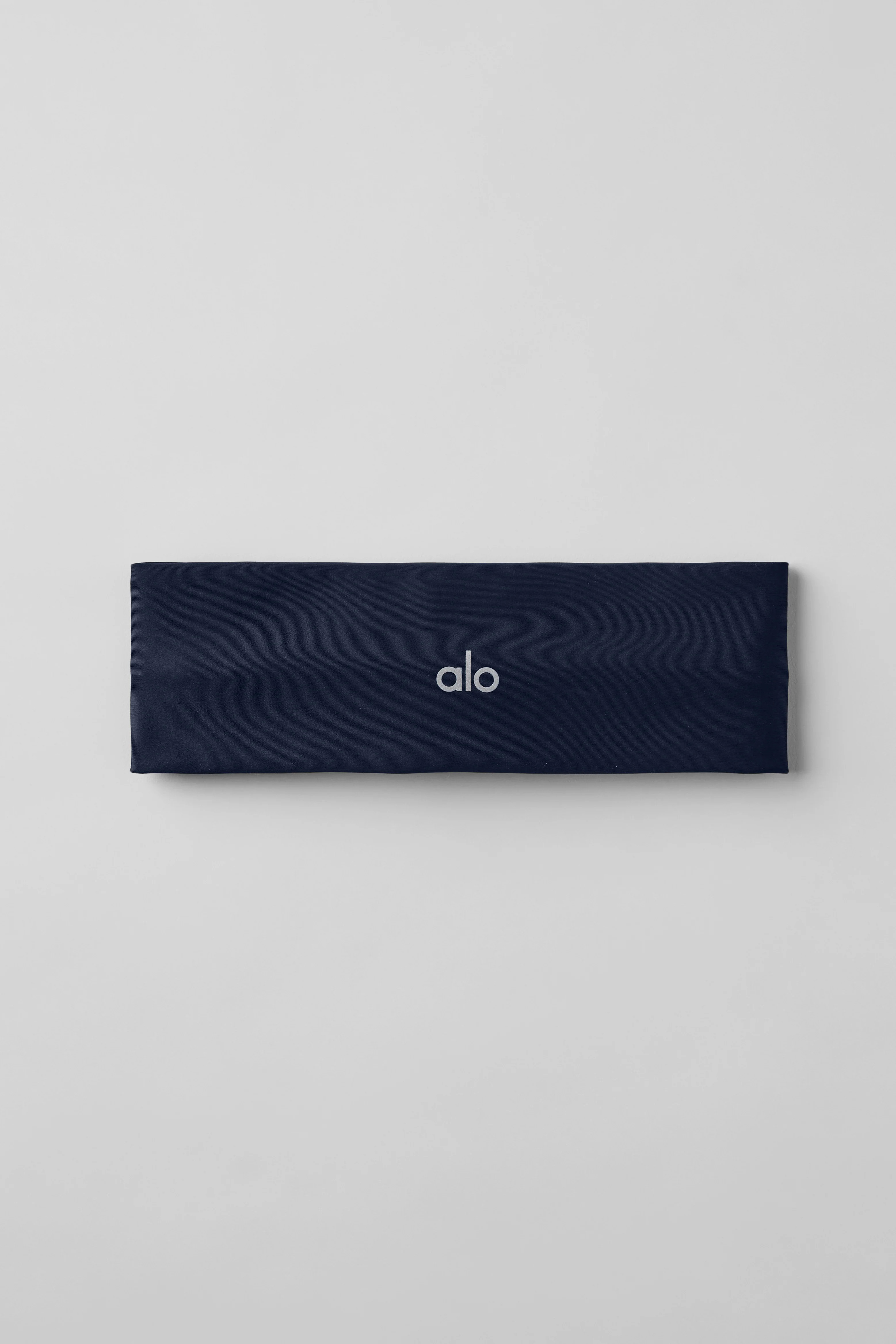 ALO | Airlift Headband in Navy Blue | Alo Yoga (US)