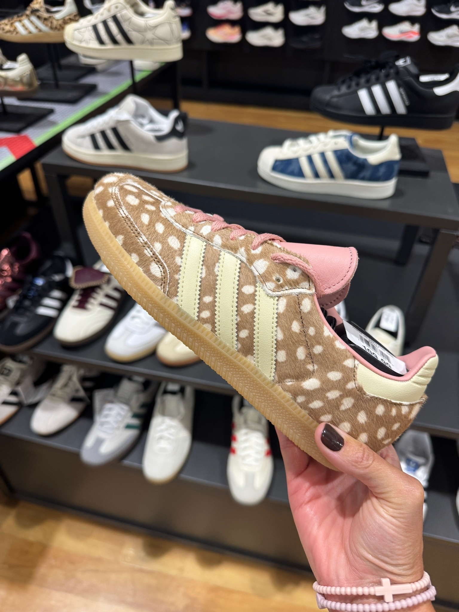 These feel like fur!!! So cool! 

@dickssportinggoods @adidas