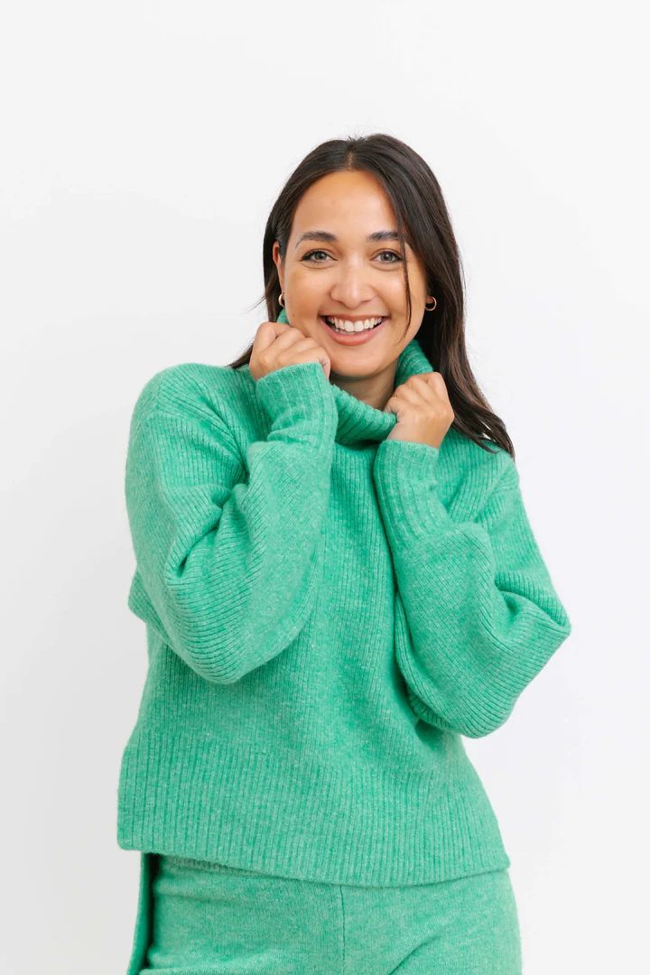 Loren Turtleneck Sweater in Emerald Green | SMASH+TESS CA