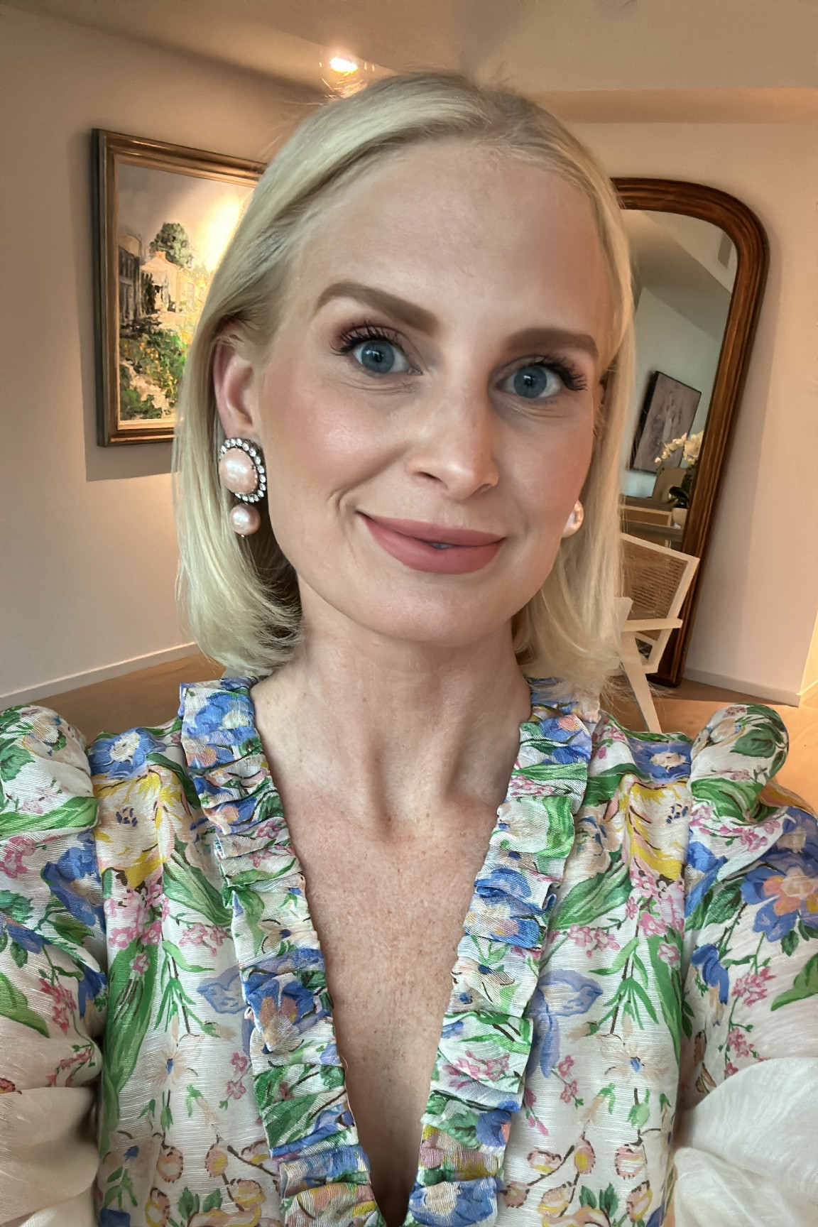 Tonight’s makeup look! Colors below:
Foundation: 4.0
Concealer: Vanilla
Powder: Celestial Light
Blush: Tempted
Brow powder: Soft Brown
Lipstick: Kinda Sexy
Eyeliner: Brown
Mascara: Black 

#LTKbeauty