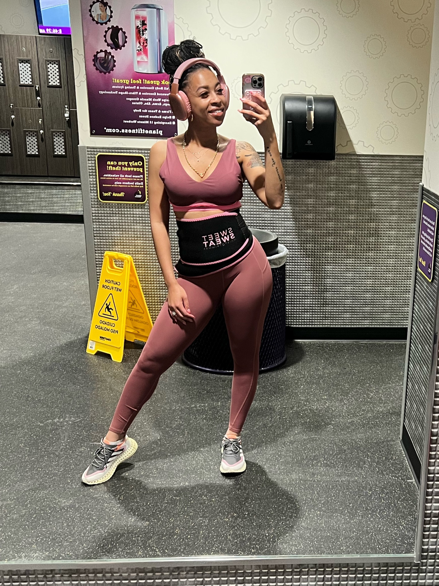 Friday workout and my last workout of the week 🙌🏽 3/3

Love showing up for myself just finished week 8 in the gym. I am in a medium and this set is one of my favorites. I feel like the V neck helps make me look extra curvy. 

#LTKBeauty #LTKStyleTip #LTKFitness