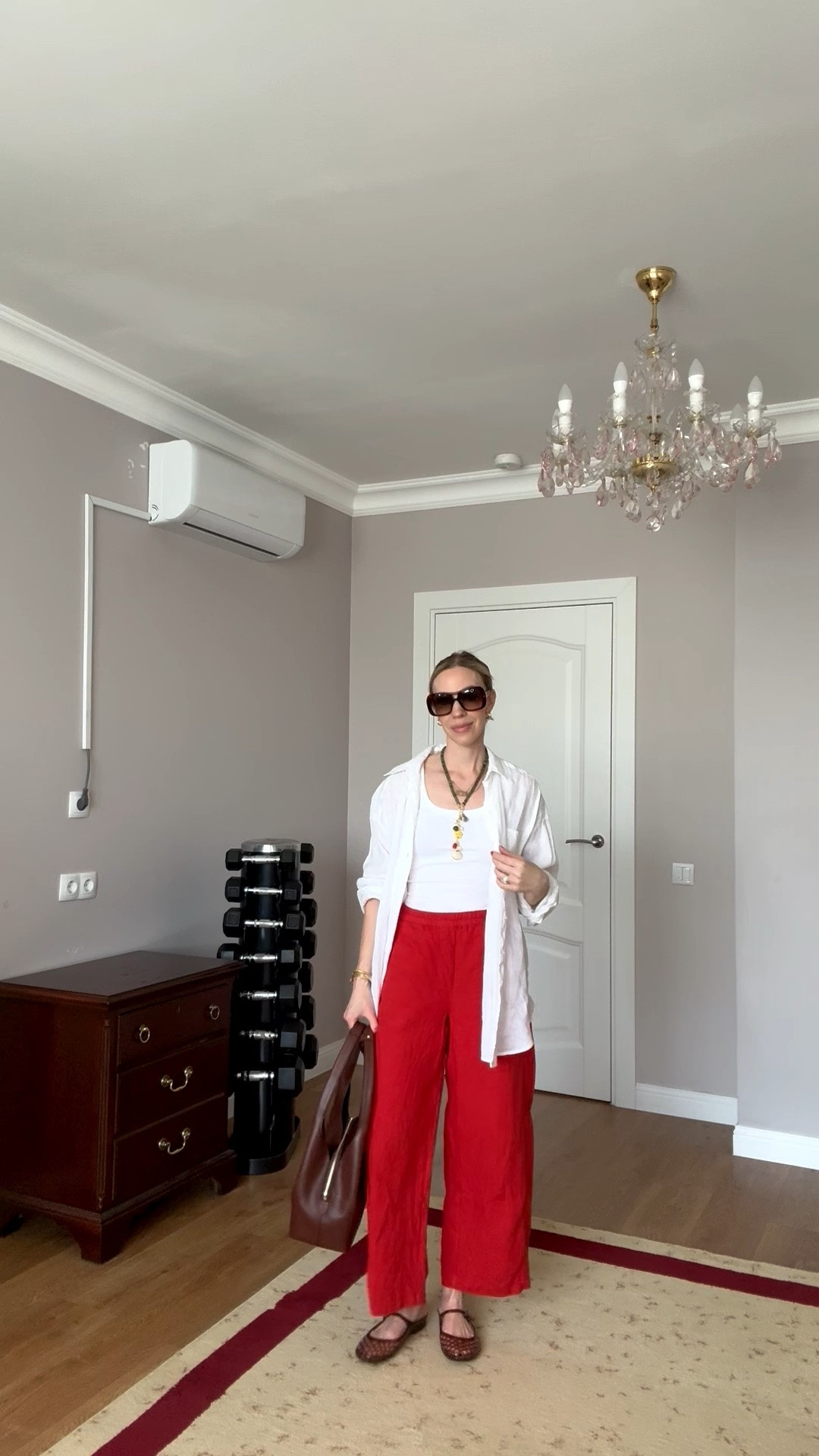 These barrel leg linen pants are so comfy and cute! My Le Tanneur handbag is also currently 20% off! 

Summer vacation, casual summer outfit, linen pants, jelly shoes, seashell jewelry

#LTKSaleAlert #LTKgrwm #LTKSeasonal