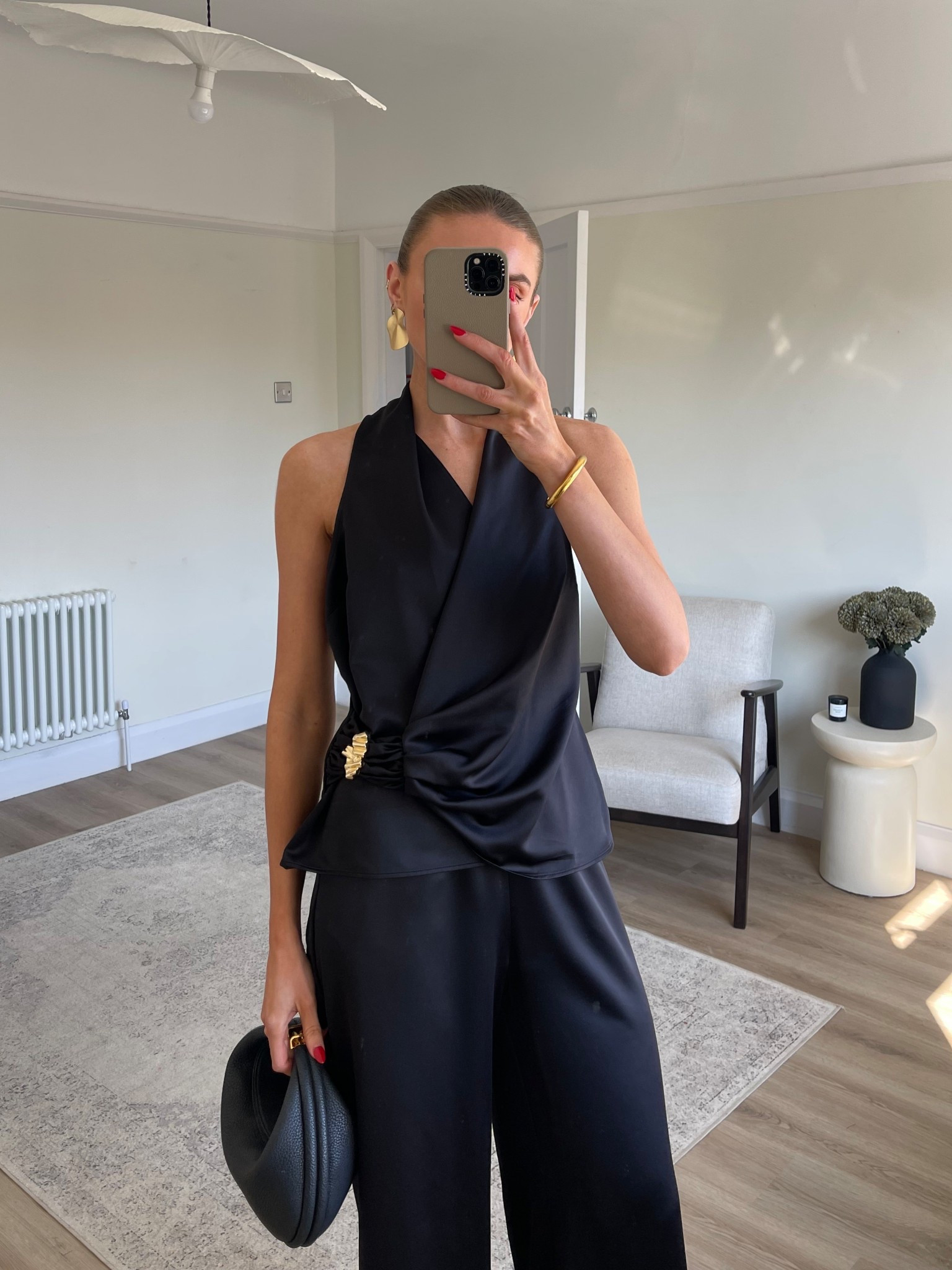 River island new in favourites 
Wearing a size 8 in the top
And an 8 in the matching trousers 
Songmont Luna bag 

#LTKuk