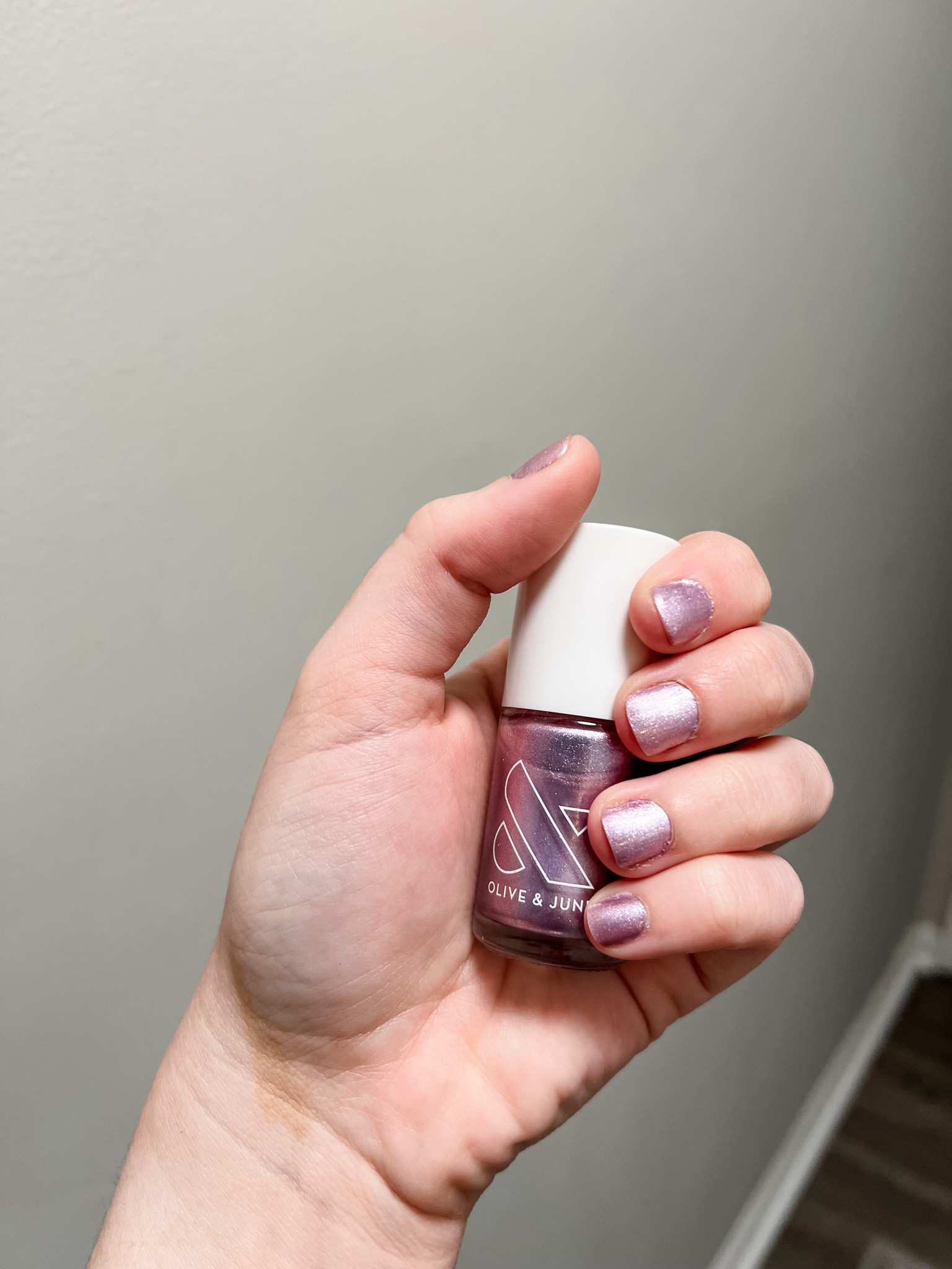 Nail polish, easy nail polish, cute nail polish, purple nail polish, purple, lilac shimmer, olive and june

#LTKbeauty #LTKfindsunder50 #LTKstyletip