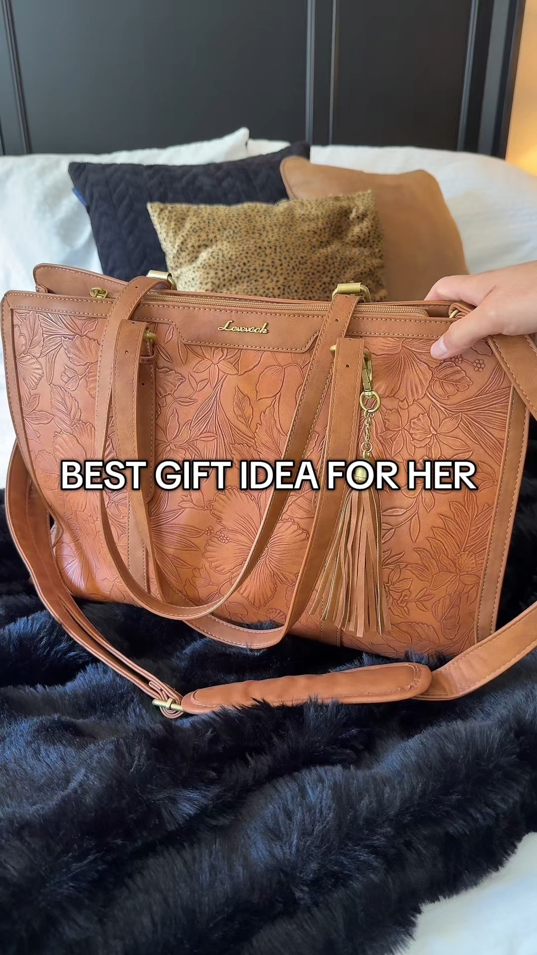🎁The perfect gift for her doesn’t need wrapping—just fill it with her essentials!💼✨ The LOVEVOOK laptop bag is chic, organized, and travel/work-ready (aka she’ll actually use it every day!) #giftsforher #travelbag #laptopbag @Lovevook Bags #diaperbag #workbag

#LTKWorkwear #LTKTravel #LTKFindsUnder100