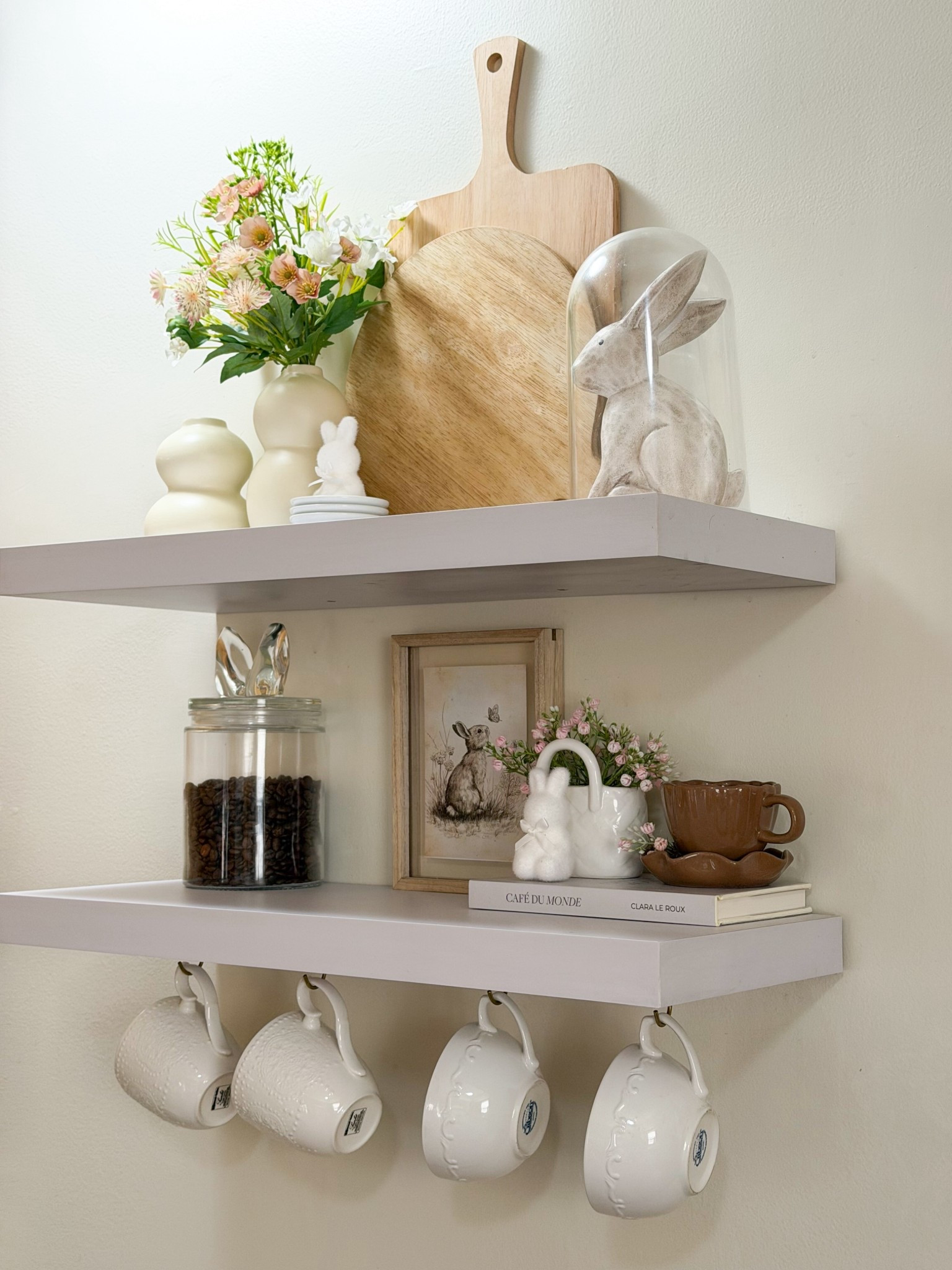 Soft Easter touches on my shelves 🐰