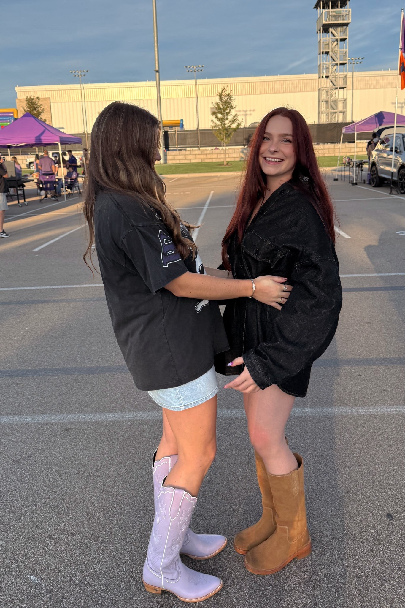 Tis’ the season of tailgating #football #fallfashion #denimdress #boots