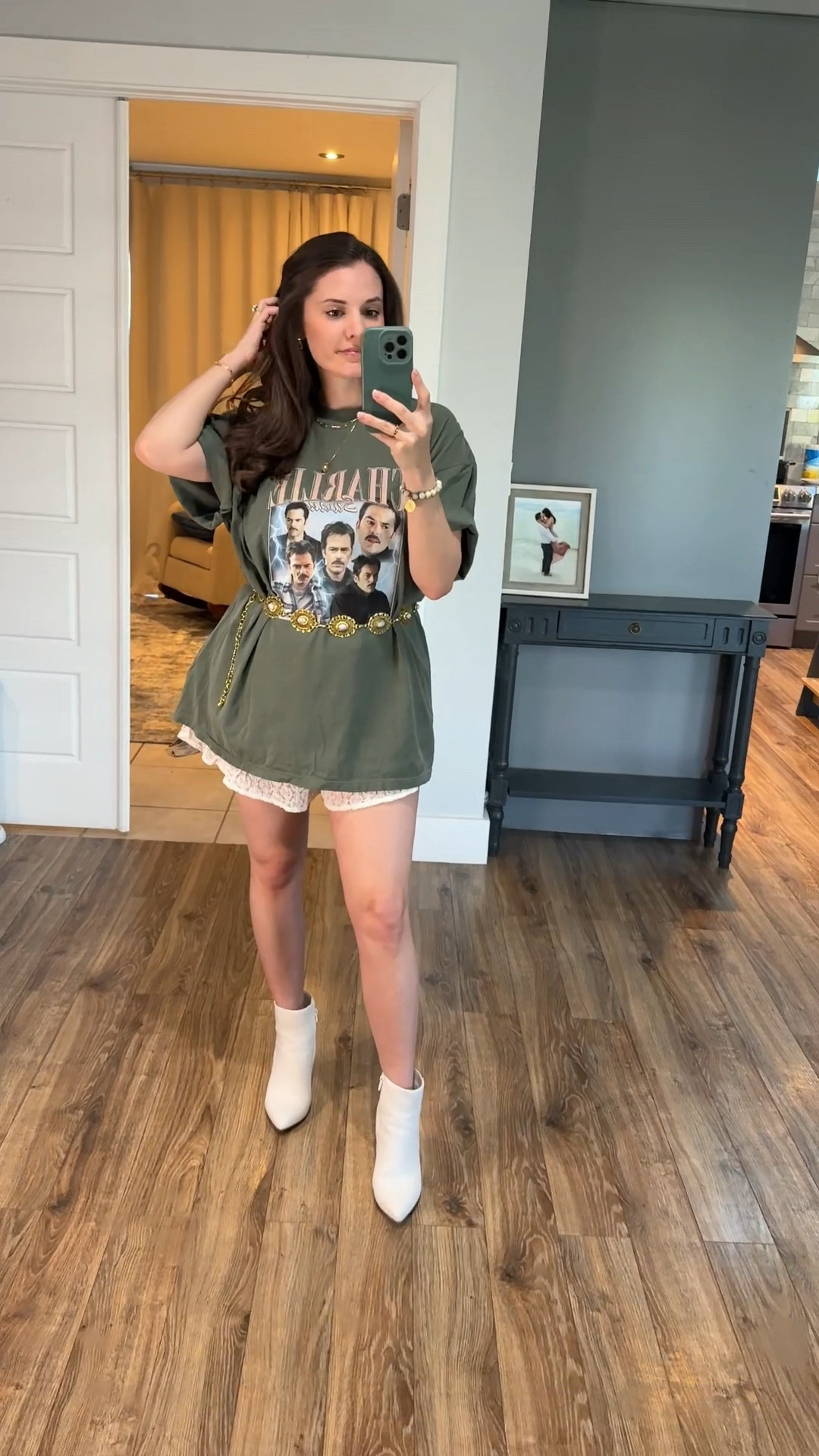 Styling an over sized tee

Team Charlie swan during Hoa Hoa season🍂

#LTKStyleTip #LTKSeasonal #LTKFindsUnder50