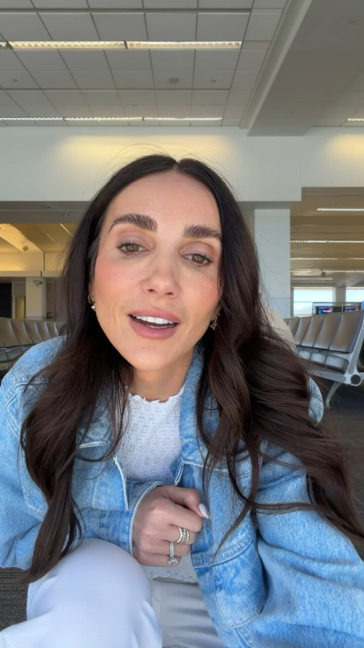 Travel outfit, airport outfit, travel pants, barrel leg pants, white pants, denim jacket, everyday outfit, annabrstyle

#LTKootd #LTKOver40 #LTKTravel