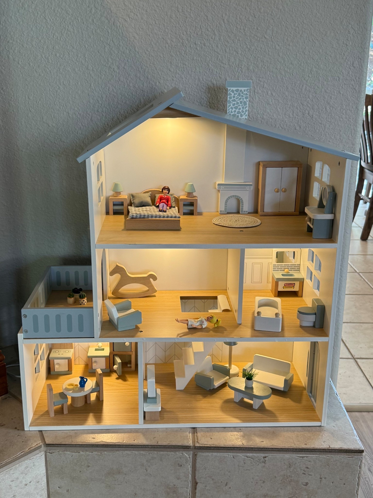The dollhouse my mom and dad got Harper! It’s SO cute and so fun! 🥹