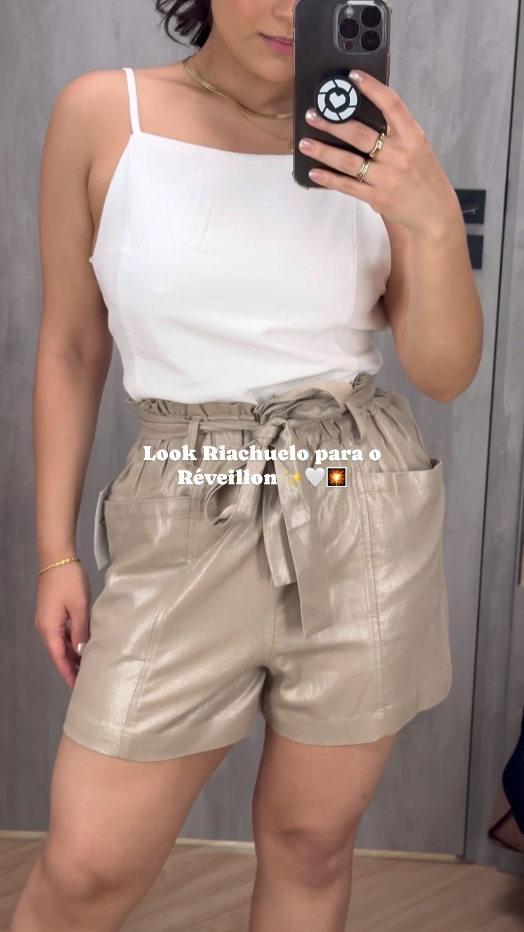 Mais uma inspiração de look para vocês, e dessa vez para o ano novo! 

Eu usaria esse look para passar a virada em qualquer lugar, dependendo da proposta só mudaria a sandália por uma rapeira! 🤩

Estou com a regata e o shorts P 

Minhas medidas: 
Busto 89
Cintura 73
Quadril 94
Altura 1,53 

#NatalLTK #LTKGift 


#LTKHoliday #LTKVideo #LTKbrasil