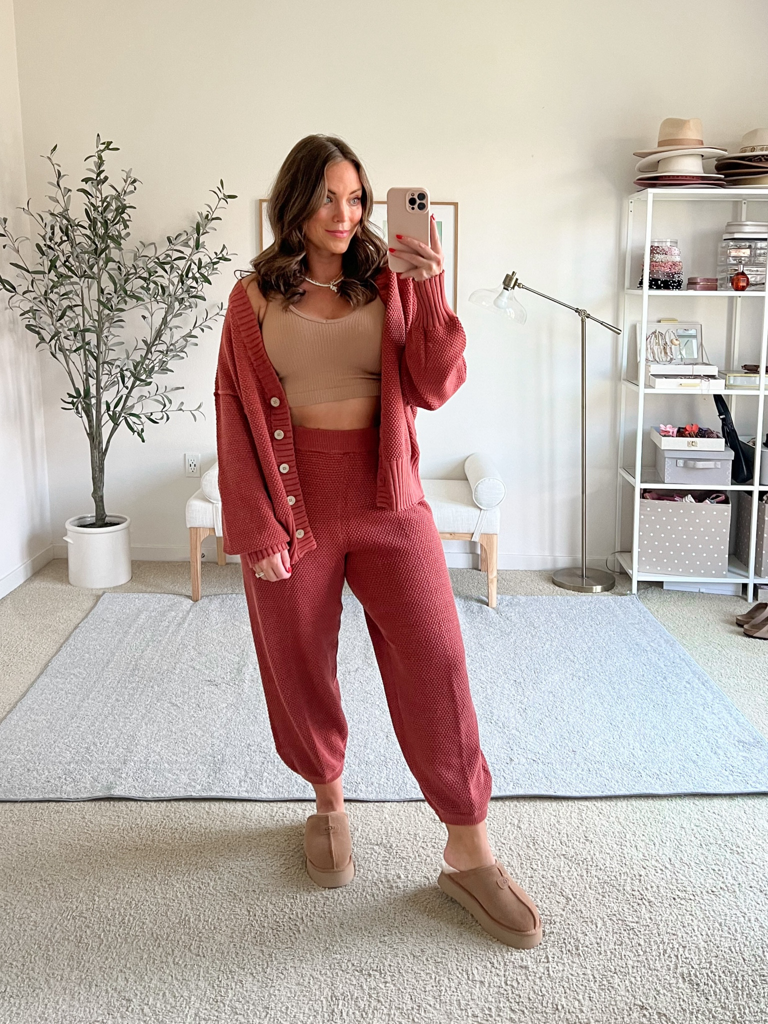 Cozy two piece set, I sized up to a large



#LTKMidsize #LTKFindsUnder100