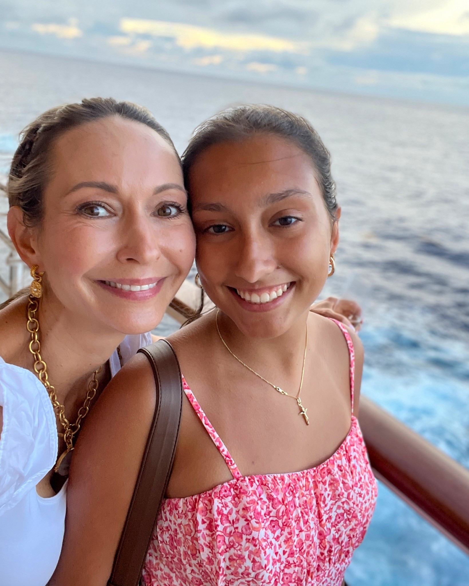 Summer Vibes 🤍🩷