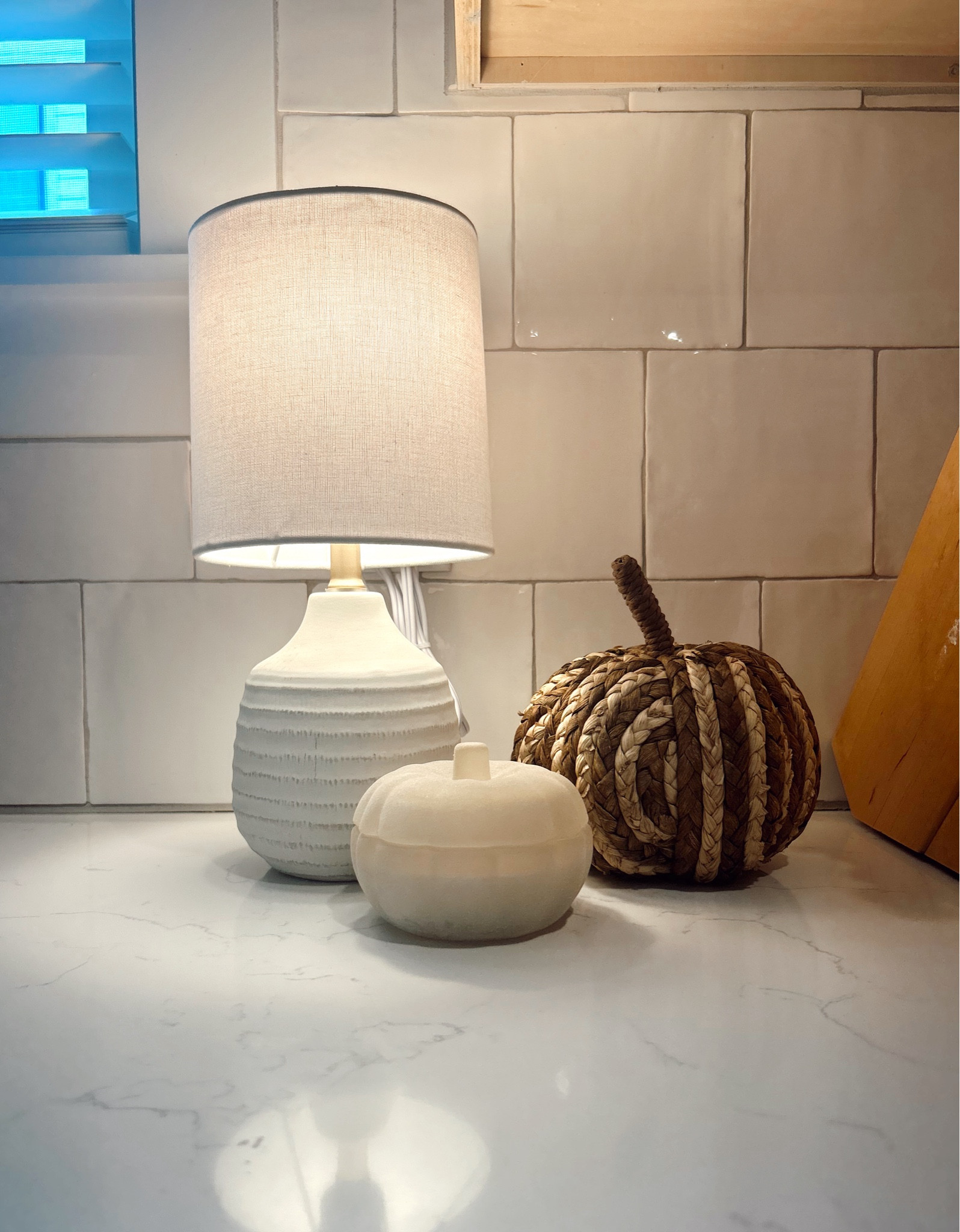 Starting my fall decor!!!! Love these cute little pumpkins from Target - the smallest one is also a candle that’s vanilla pumpkin scented!! Slowly adding more decor but trying to find other things besides pumpkins to put out!



fall decor, pumpkins, fall kitchen decor, candles, pumpkin candles, pumpkin decor, kitchen lamp, mini lamp

#LTKHome #LTKHalloween #LTKSeasonal