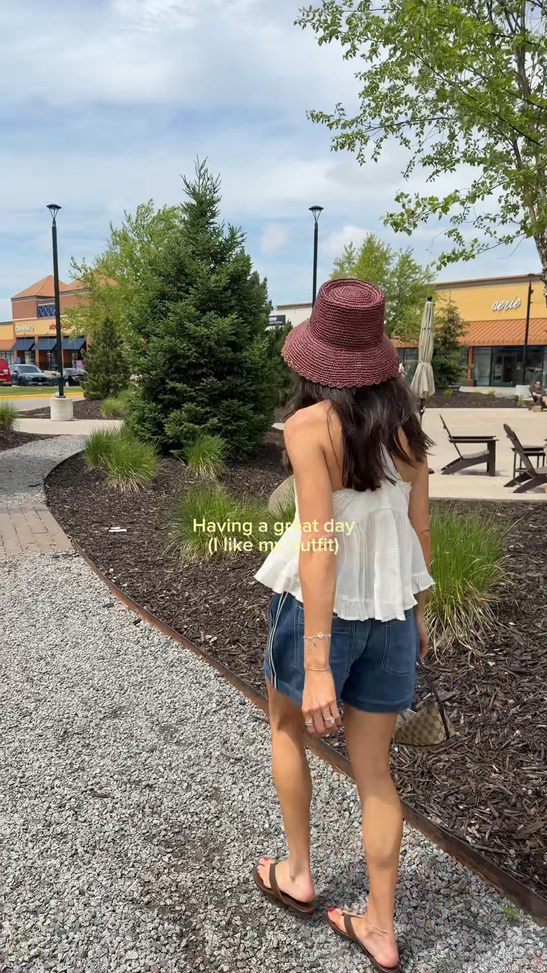 Top: true to size (S) 
Shorts: size down (XS)
Flip flops: tts, size down if between

#LTKootd #LTKSeasonal #LTKstorytime