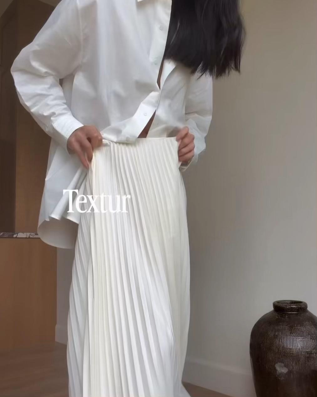 Mixing and matching gorgeous textures in this Talbots collection.

#monochromaticoutfit
#longskirt
#summeroutfit
#creamcardigan
#classicstyle

#LTKootd #LTKWorkwear #LTKTravel