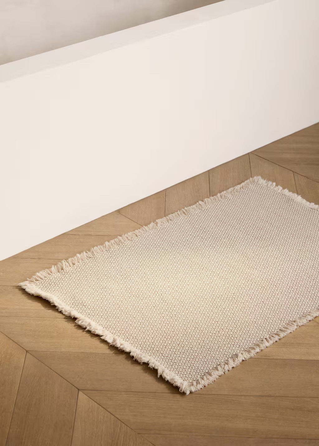 Cotton linen bathroom rug with fringes beige - Home - 23.6x35.4in - MANGO HOME | Mango (US/MX/AU)