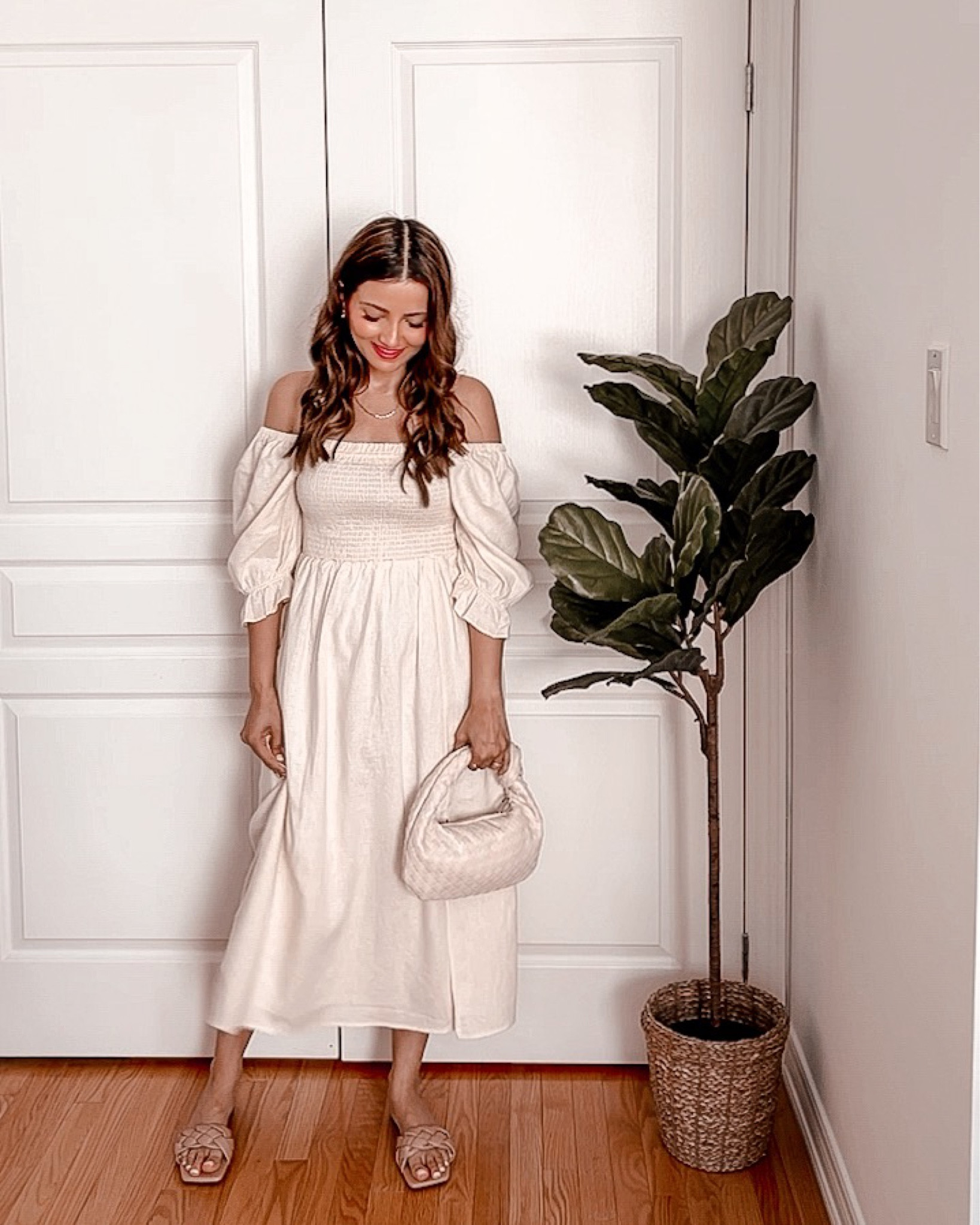 I love the classic silhouette of this off white midi dress. It’s made of 55% linen and you can wear the sleeves up or off the shoulder – it’s a must-have dress you’ll wear all Spring and into the Summer too! I picked this dress up in size S.

GAP linen blend puff sleeve midi dress in off white 

The GAP Friend’s & Family Event is from March 16-21. You will get 40% off your purchase with the code FRIEND. @Gap #GapCanada #sponsored

#LTKstyletip #LTKunder100 #LTKFind