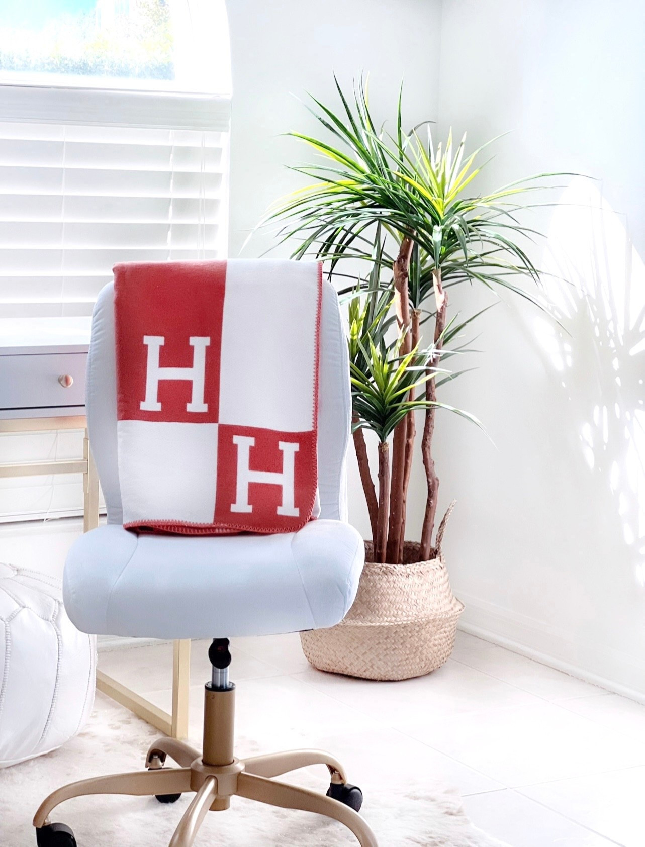 🎃Starting to pull my fall and Halloween home decor and update my home office.

When do you start decorating for fall and Halloween?

#LTKSeasonal #LTKStyleTip #LTKFamily #LTKFindsUnder100 #LTKOver40 #LTKHome #LTKU #LTKSaleAlert #LTKFindsUnder50 