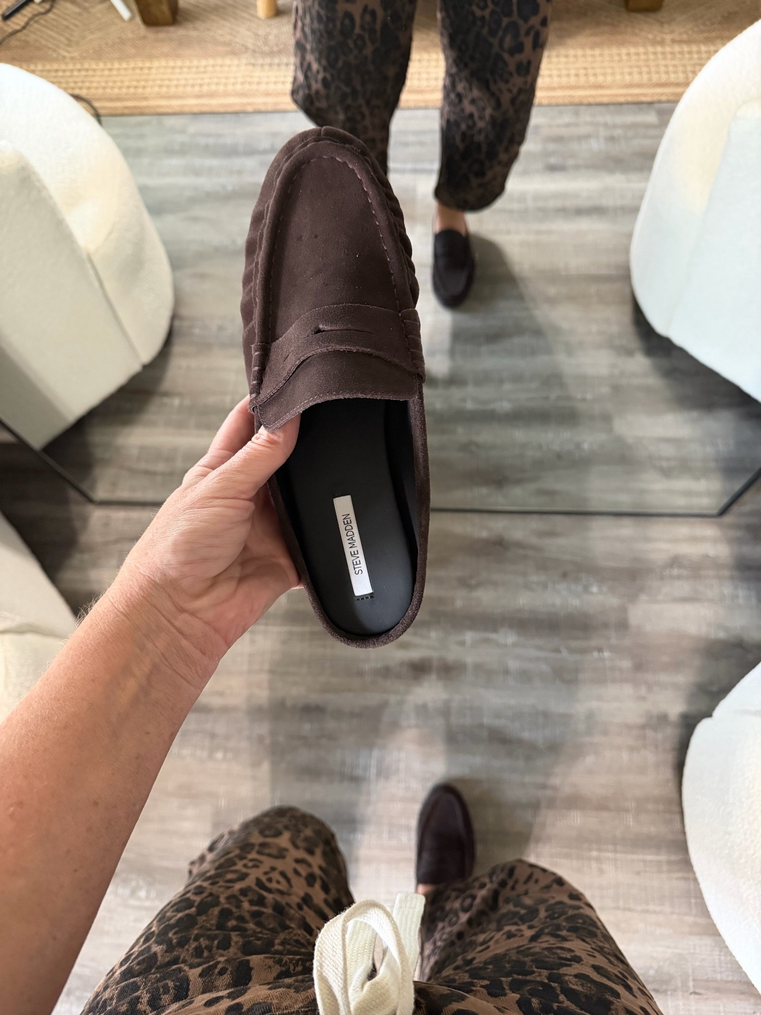 Chocolate brown suede loafers! Runs true to size. 

Steve Madden, suede loafers, suede mules, fall shoes, women’s fall outfit

#LTKSaleAlert #LTKOver40 #LTKTall
