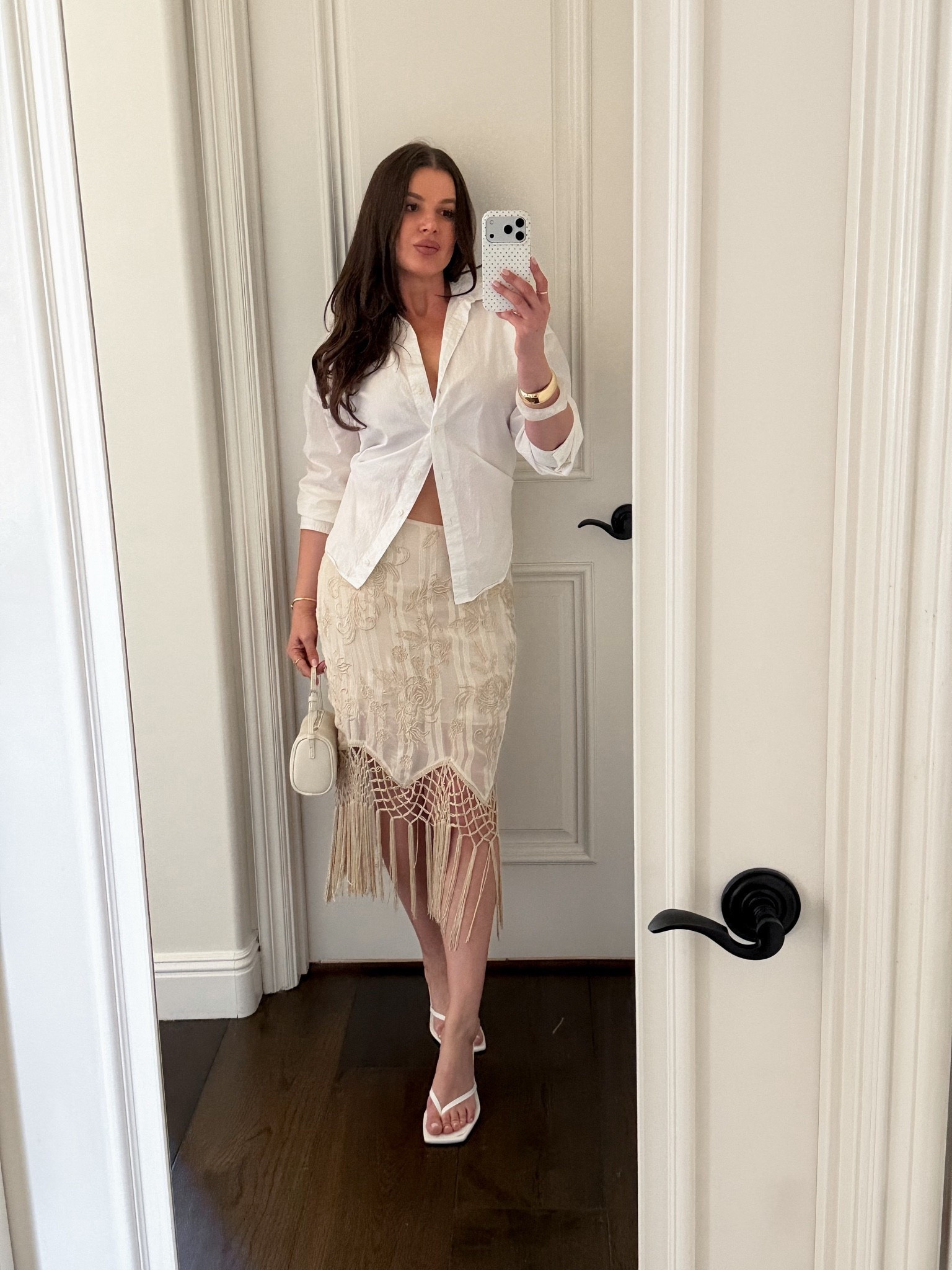 Styling fringe @Zara skirt with a white button down shirt, white flip flop kitten heels and a classic 90s small leather tote. Adding gold jewelry and bracelets to finish the look. The skirt is on sale now! Wearing top S, skirt M. Fits true to size.

#LTKootd #LTKSaleAlert #LTKgrwm