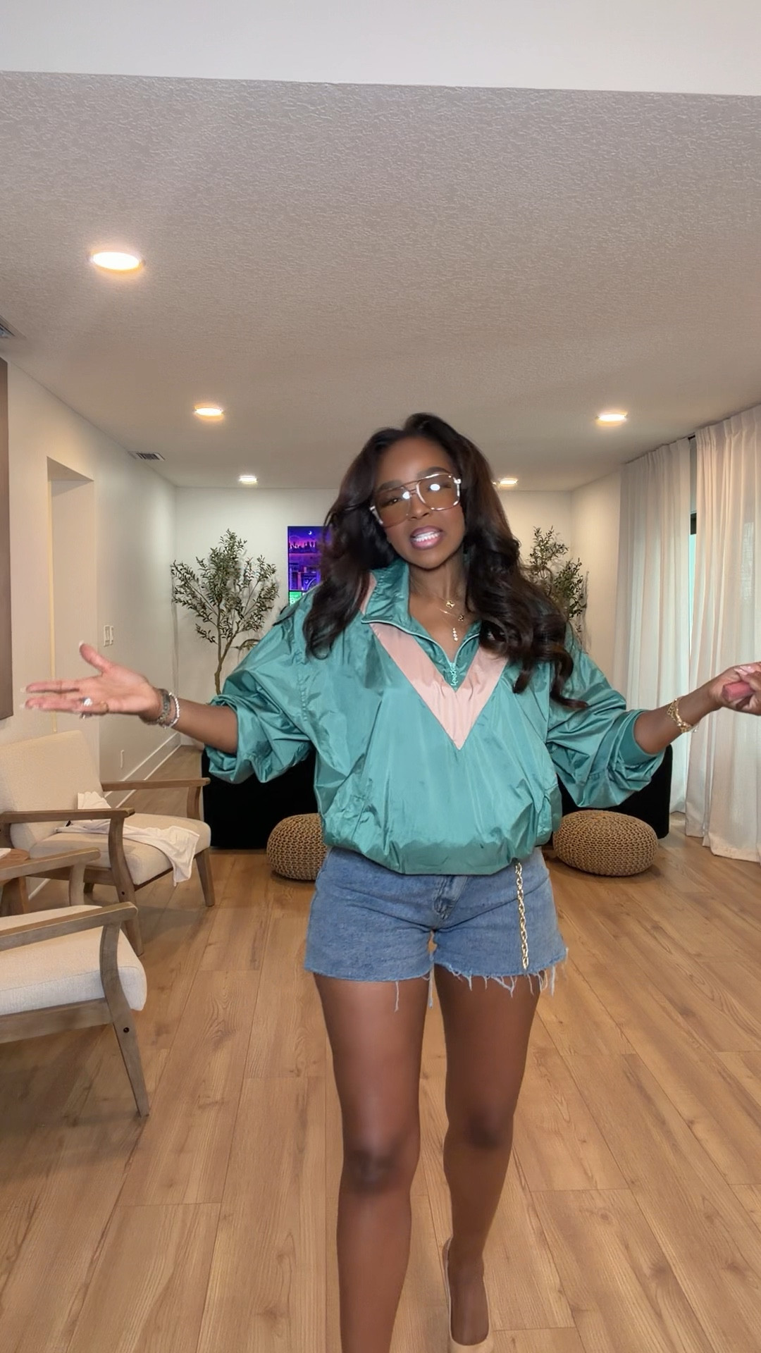 Scroll to shop this casual cool look 💚

This lightweight windbreaker paired with denim shorts is the perfect effortless combo for everyday wear. Styled multiple ways, it’s one of those easy throw-on outfits that still looks put together—making the cost per wear so worth it.

Perfect for errands, casual days, travel, and weekend plans.

📏 Measurements: 5’4”, 140 lbs, 34D bust, 27” waist, 40” hips

Follow me on Instagram and YouTube @kirasfashionfinds