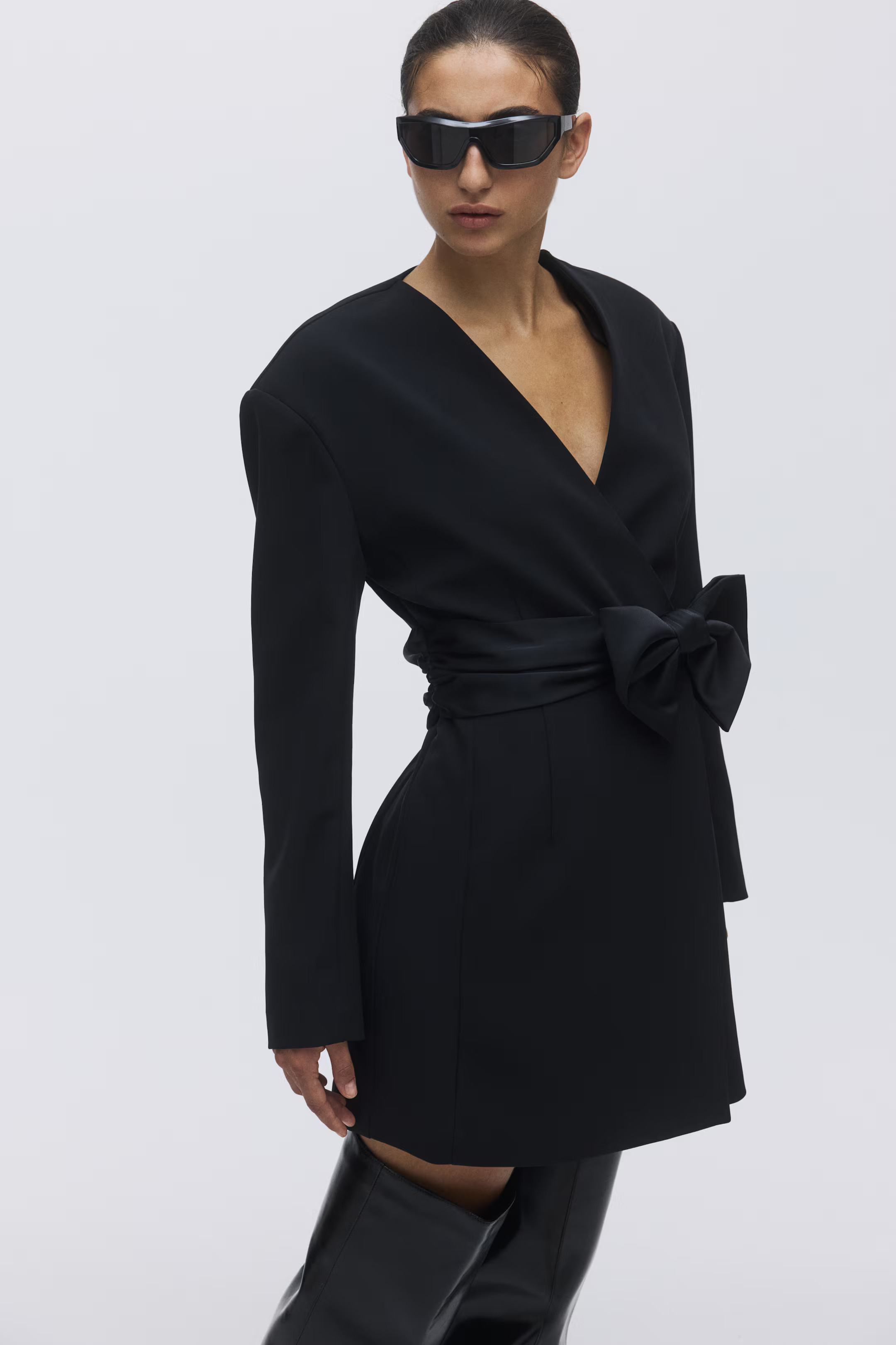 Bow-detail dress | H&M (UK, MY, IN, SG, PH, TW, HK)