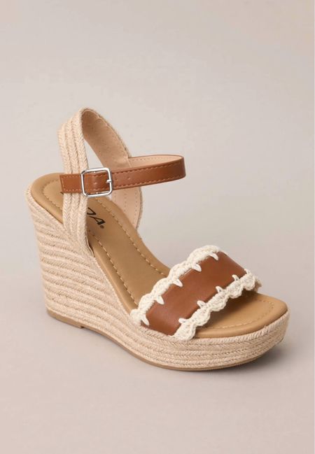 Summer sandals ☀️ 


#LTKFindsUnder50 #LTKShoeCrush #LTKSeasonal