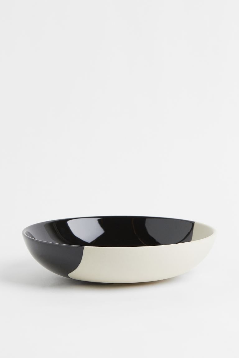 New ArrivalServing dish in glazed stoneware. Height 2 1/2 in. Diameter 10 in.CompositionMain part... | H&M (US)