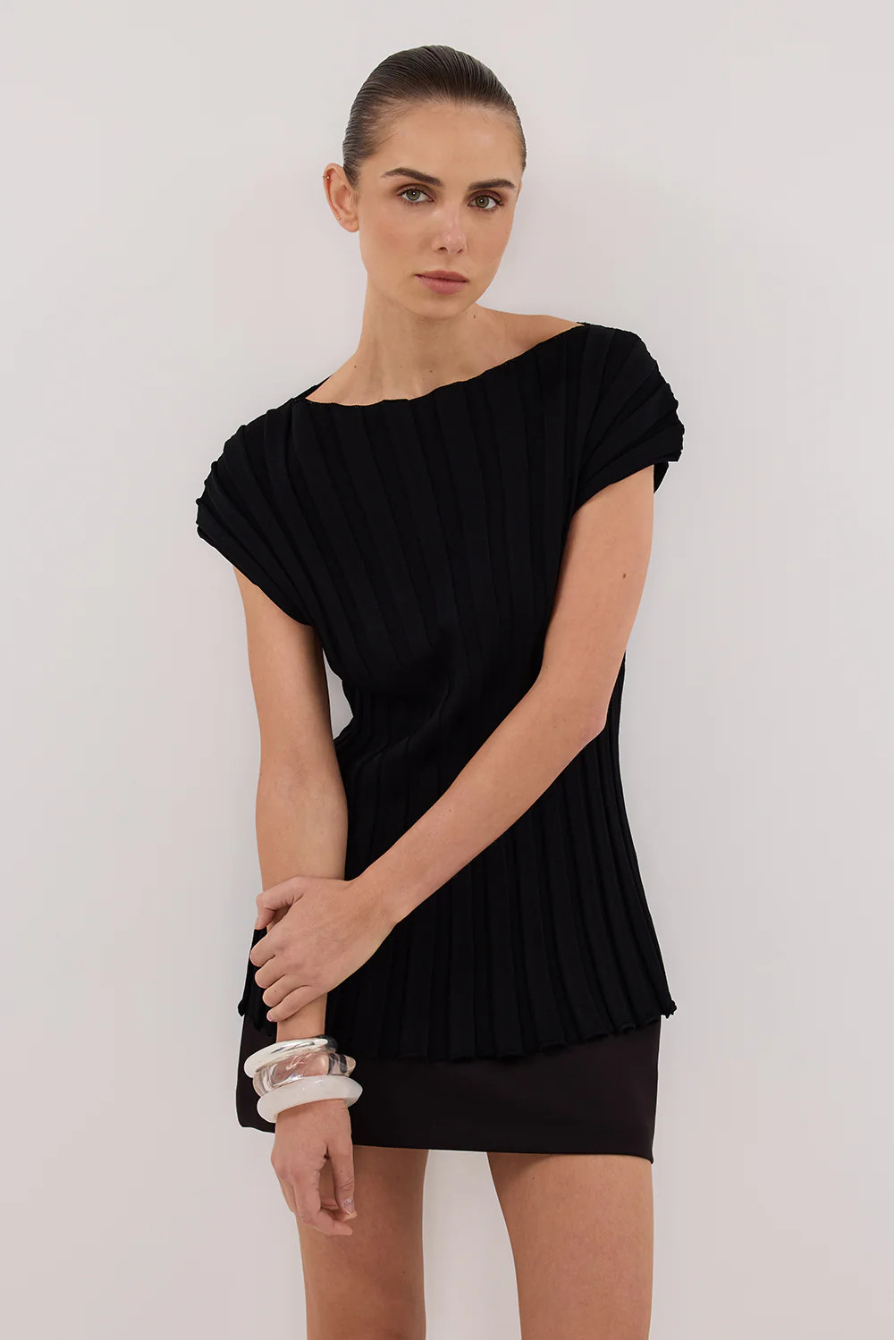 LOE BLACK SLEEVELESS KNIT TOP | DISSH